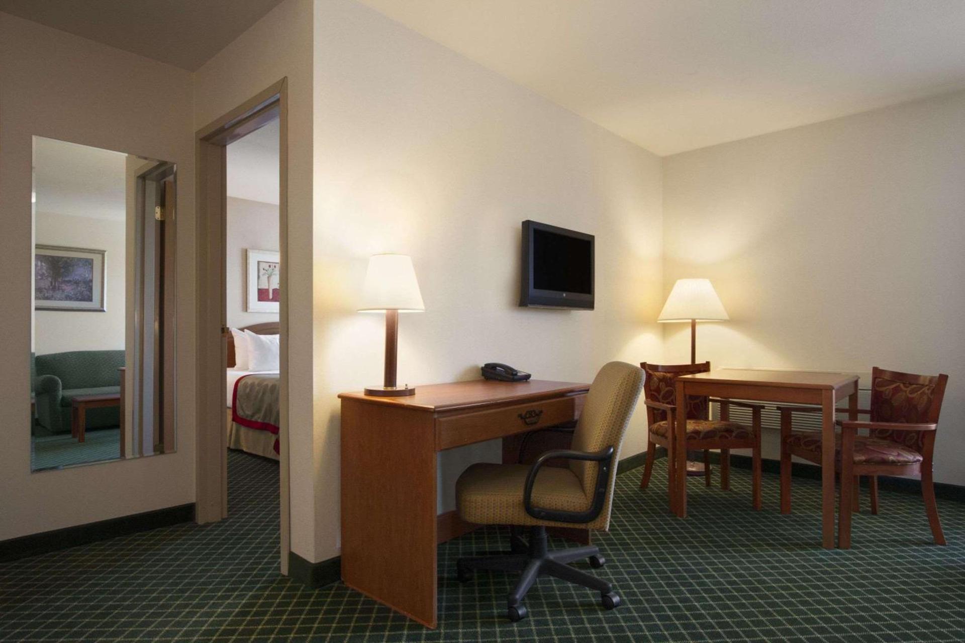 Ramada by Wyndham SeaTac Airport photo 18