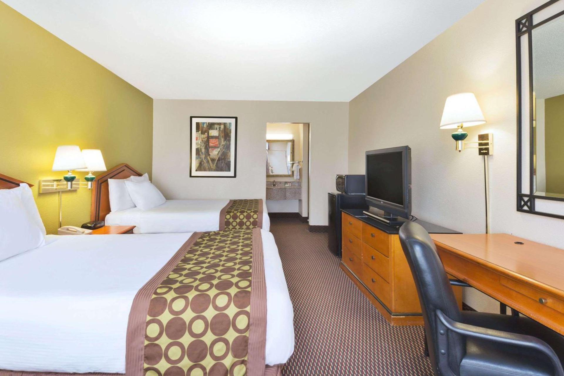 Ramada by Wyndham Pikesville/Baltimore North photo 13