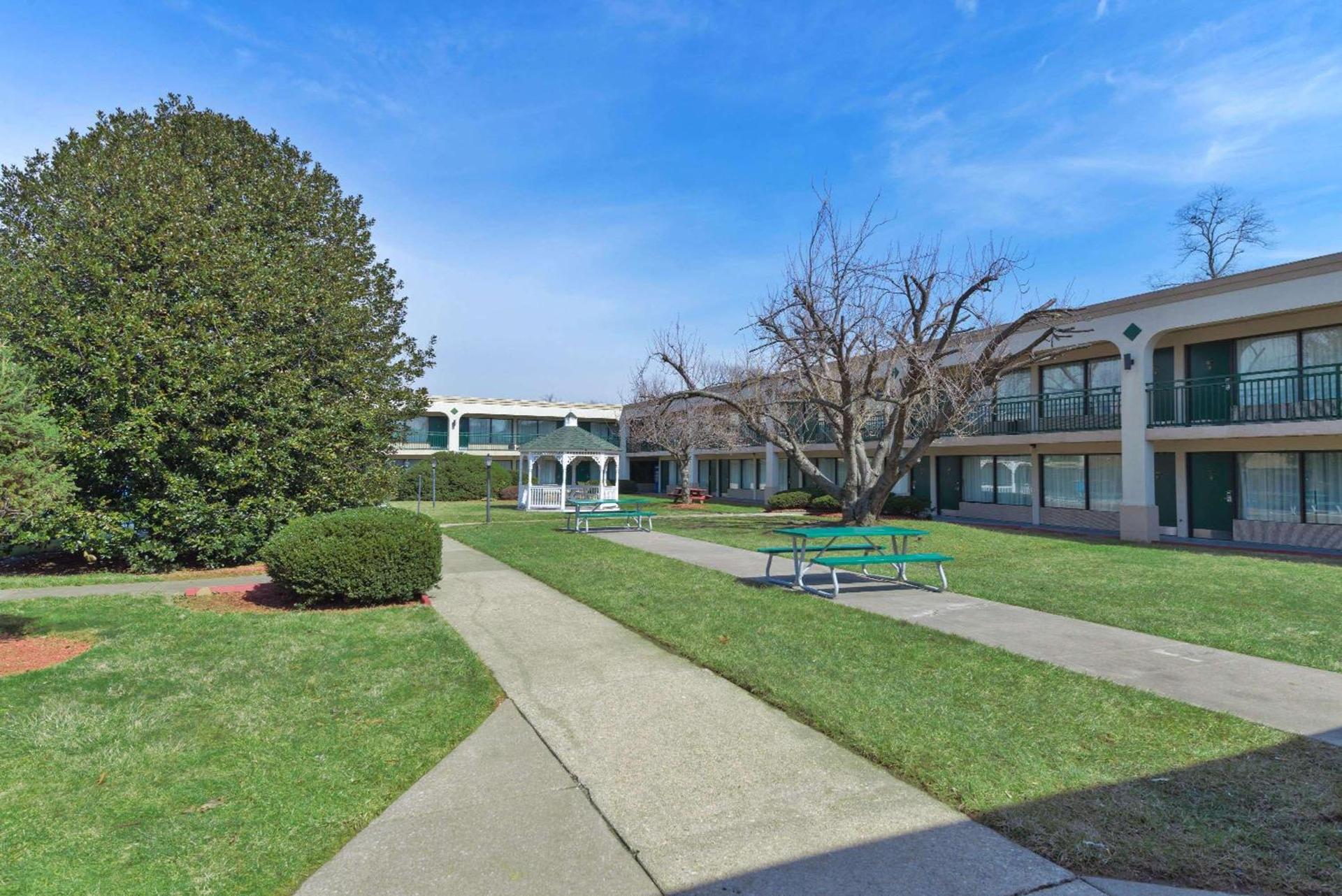 Ramada by Wyndham Pikesville/Baltimore North photo 1