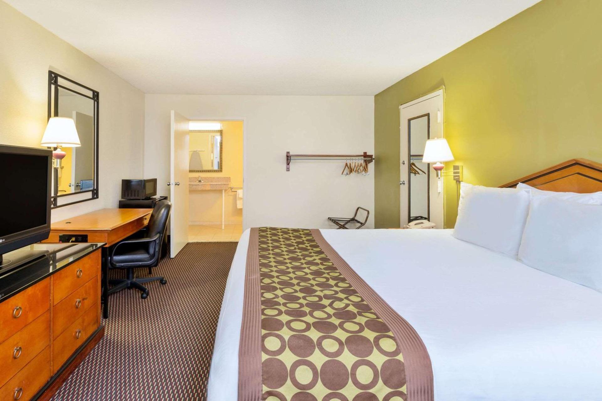 Ramada by Wyndham Pikesville/Baltimore North photo 10