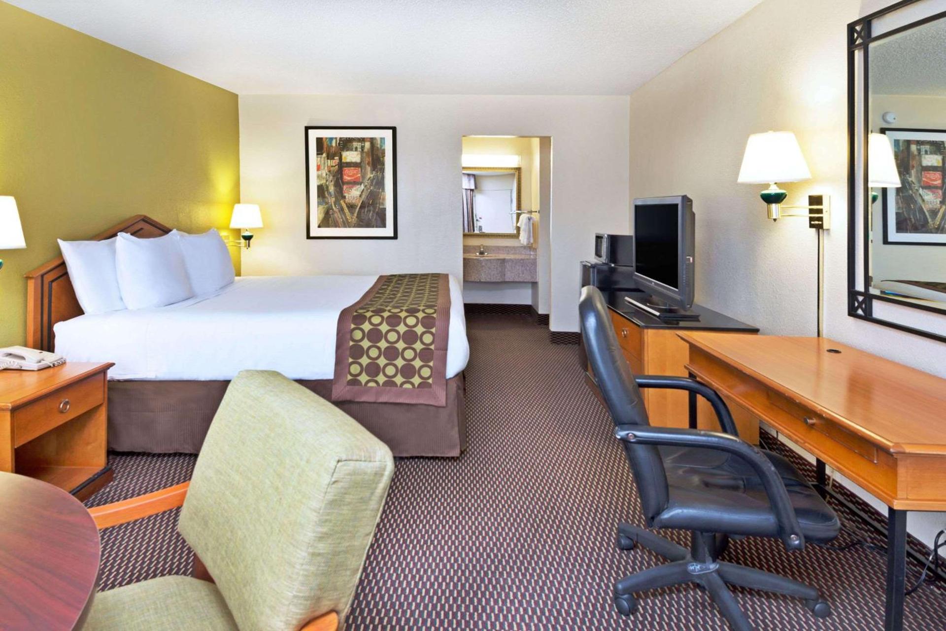 Ramada by Wyndham Pikesville/Baltimore North photo 7