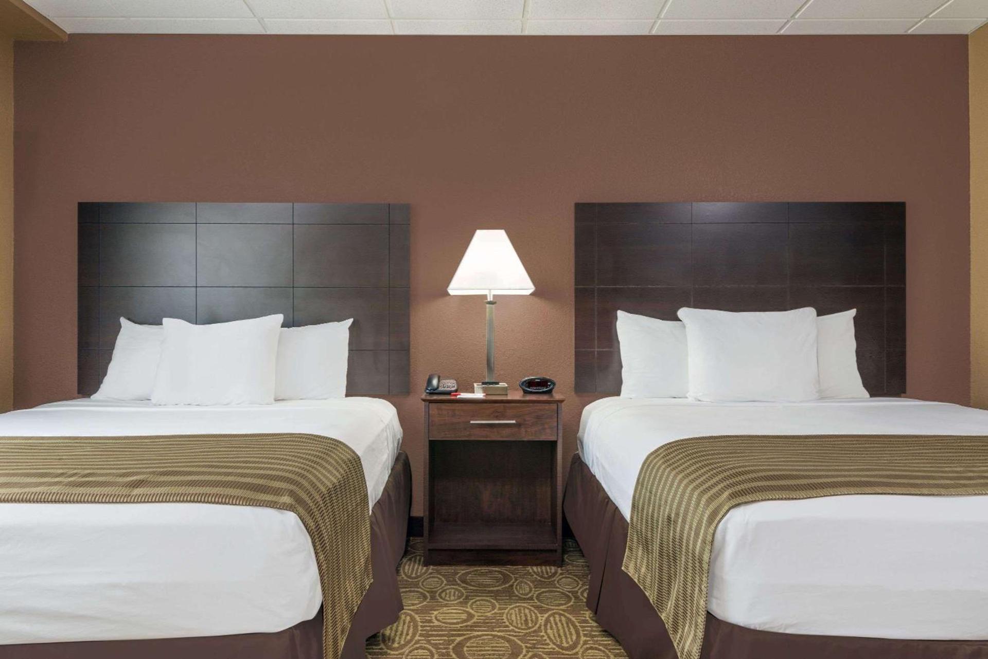 Ramada by Wyndham Paintsville Hotel & Conference Center photo 8