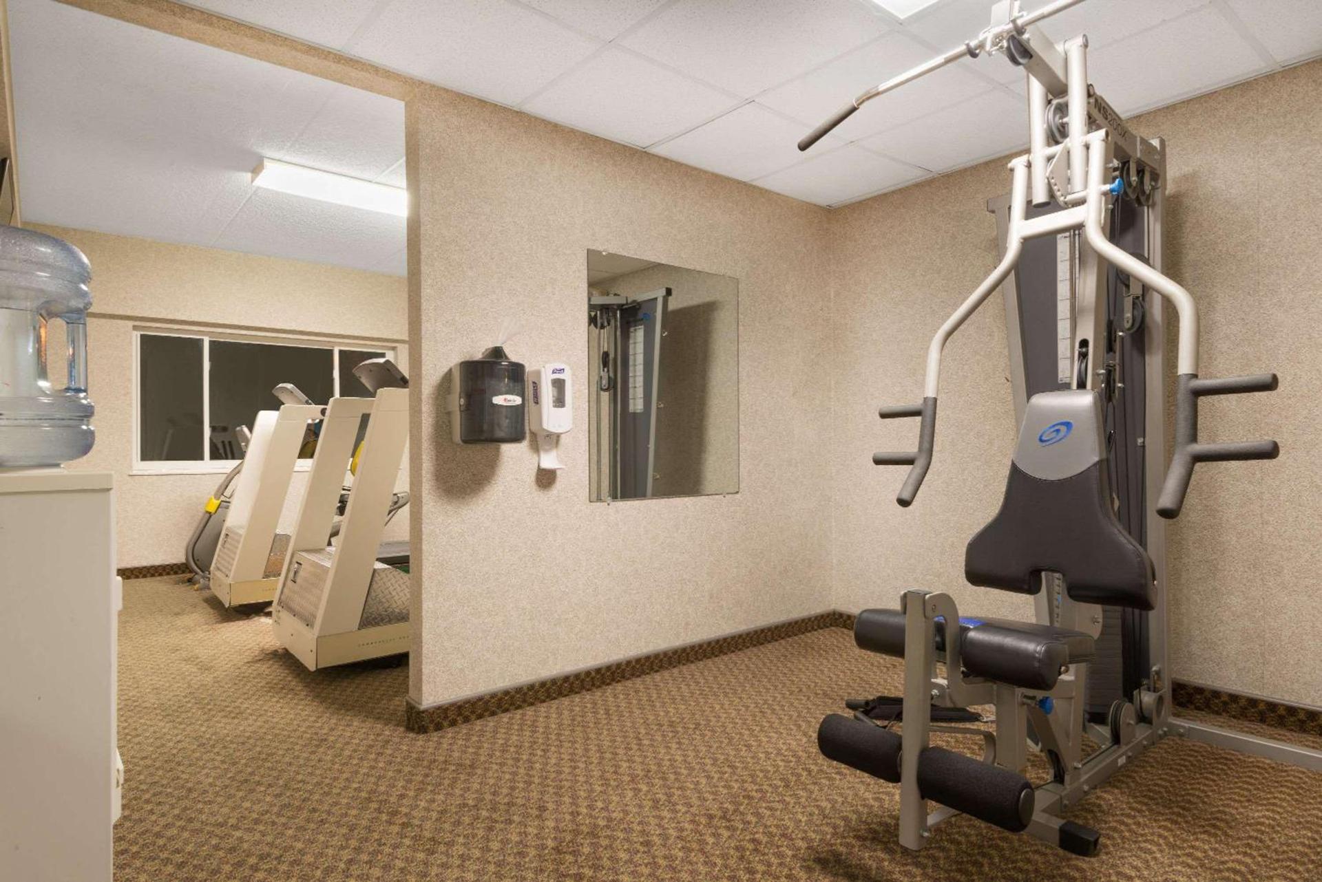 Ramada by Wyndham Paintsville Hotel & Conference Center photo 6