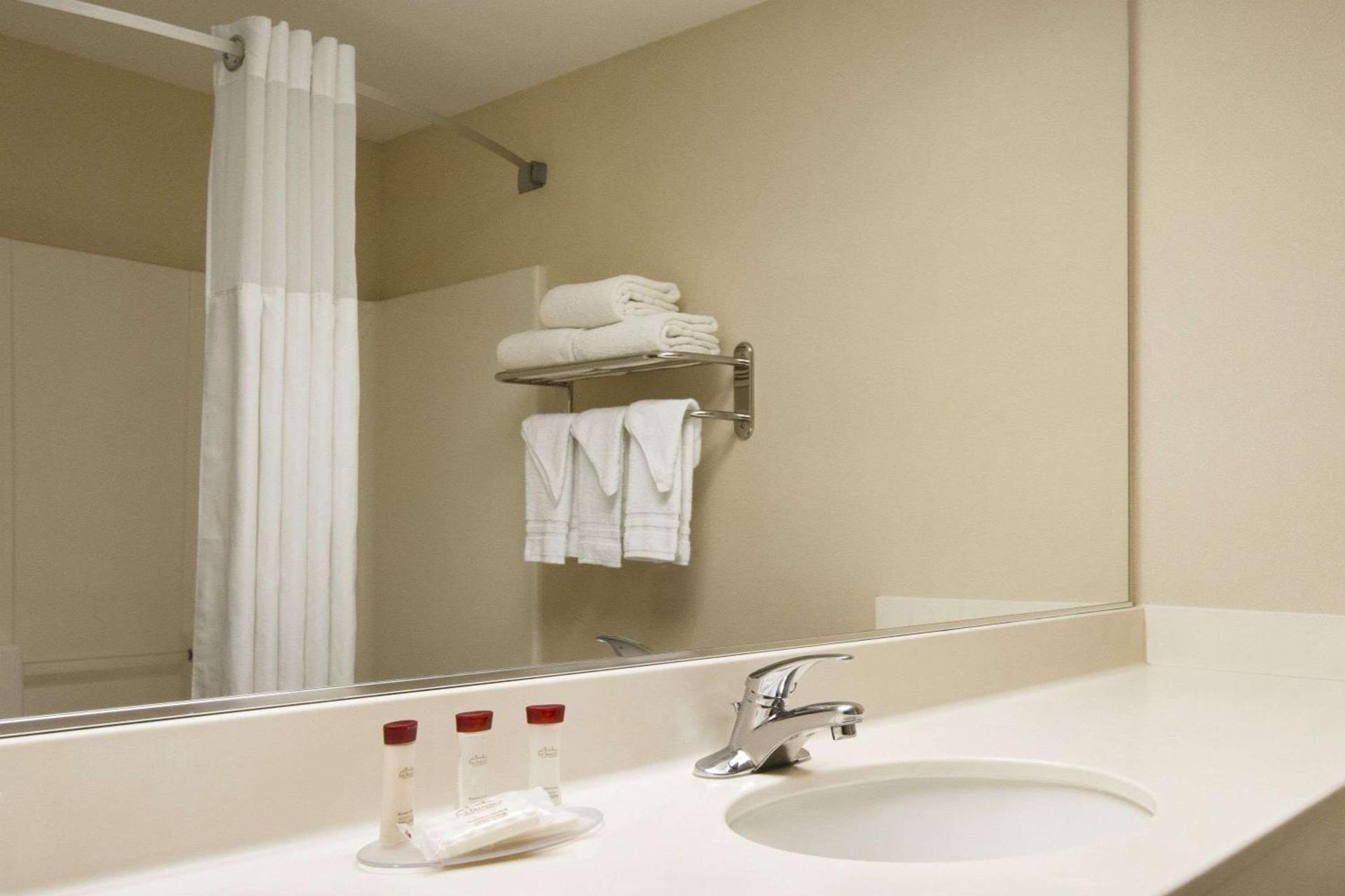Ramada by Wyndham SeaTac Airport photo 15