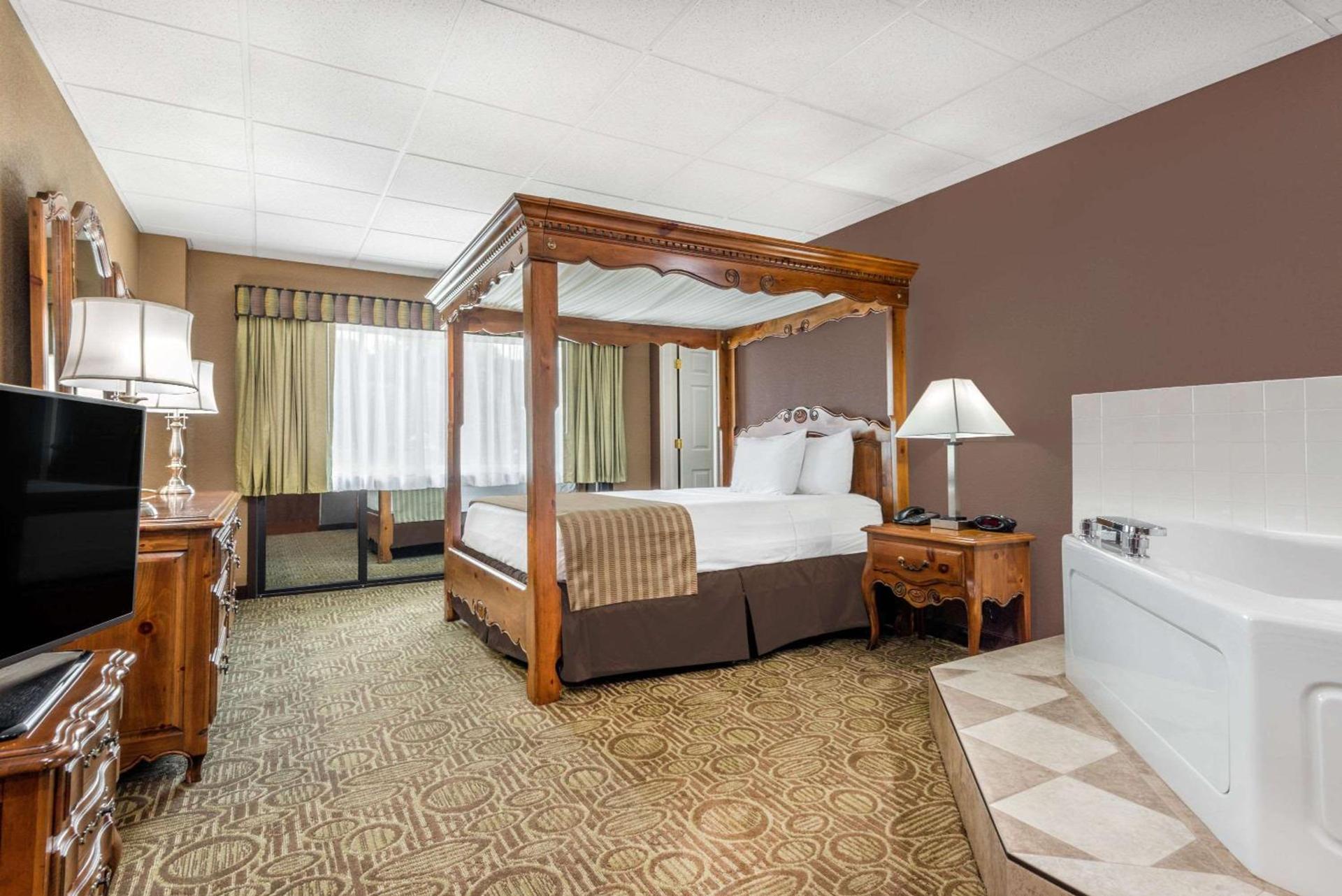 Ramada by Wyndham Paintsville Hotel & Conference Center photo 18