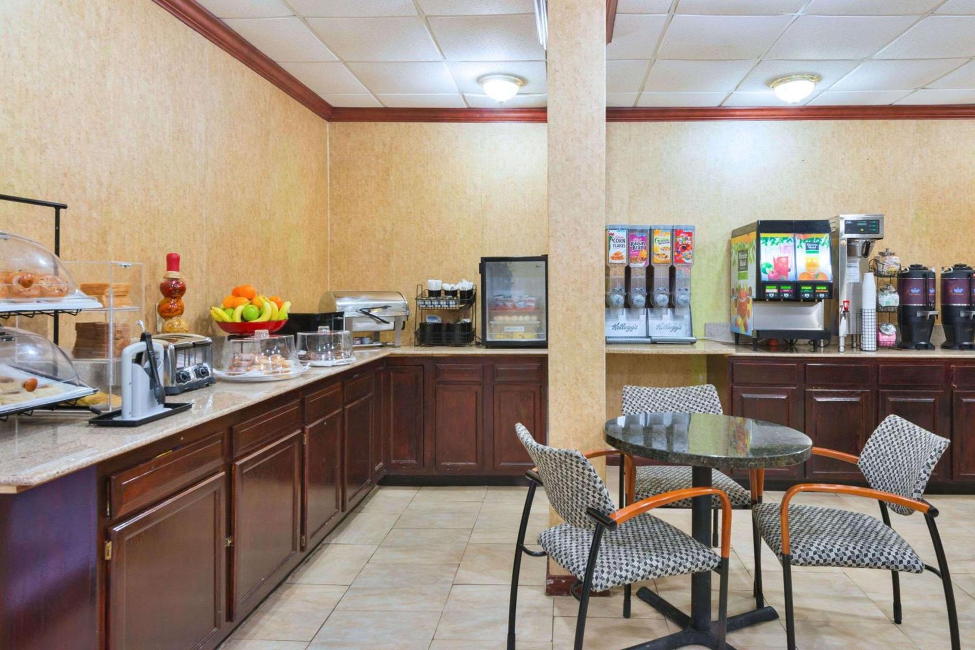 Ramada by Wyndham Pikesville/Baltimore North photo 4