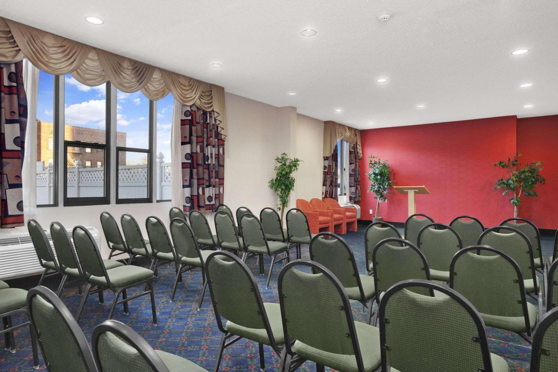 Ramada by Wyndham East Orange photo 9