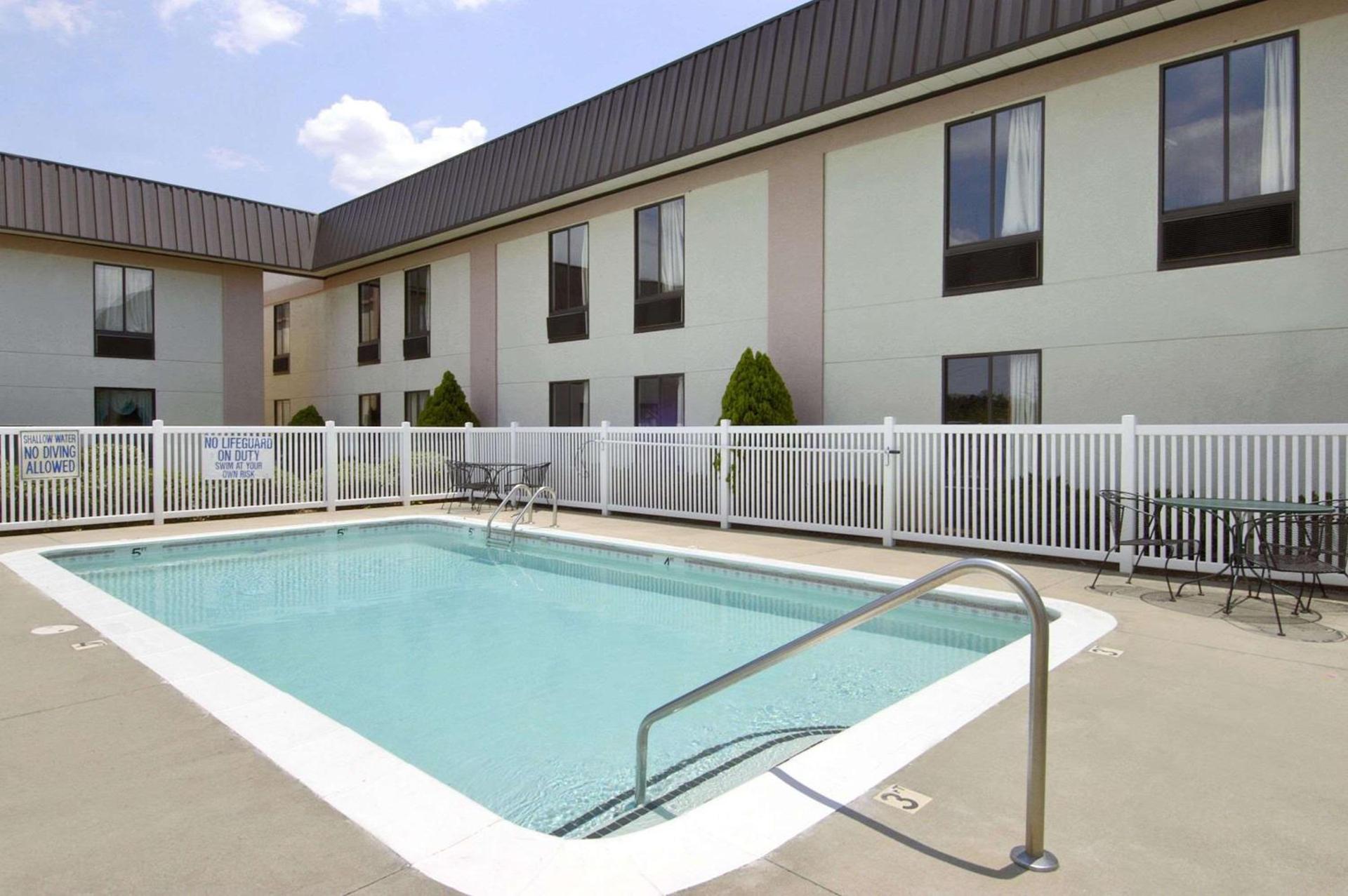 Ramada Limited - Columbia photo 13