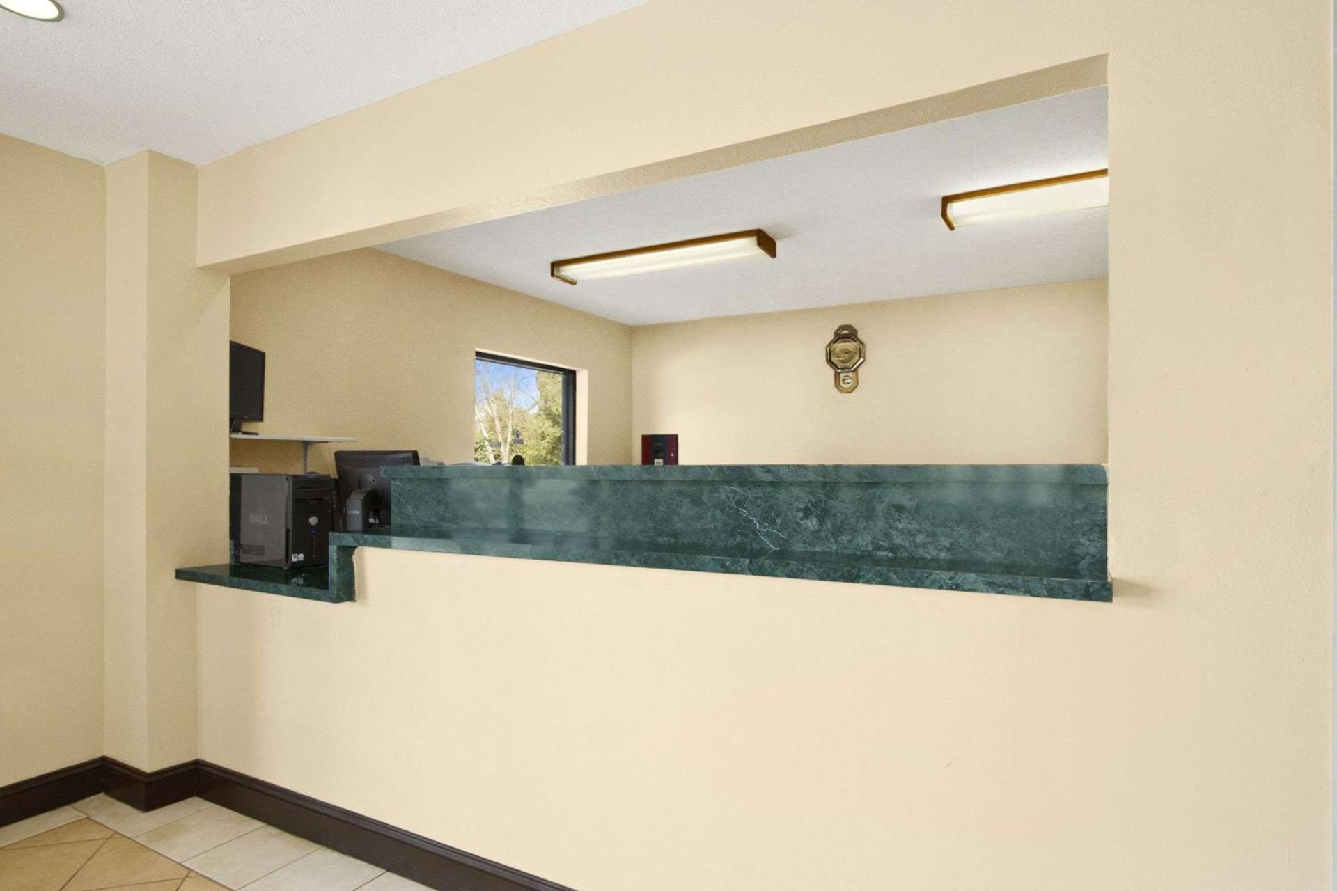 Ramada Limited - Columbia photo 14