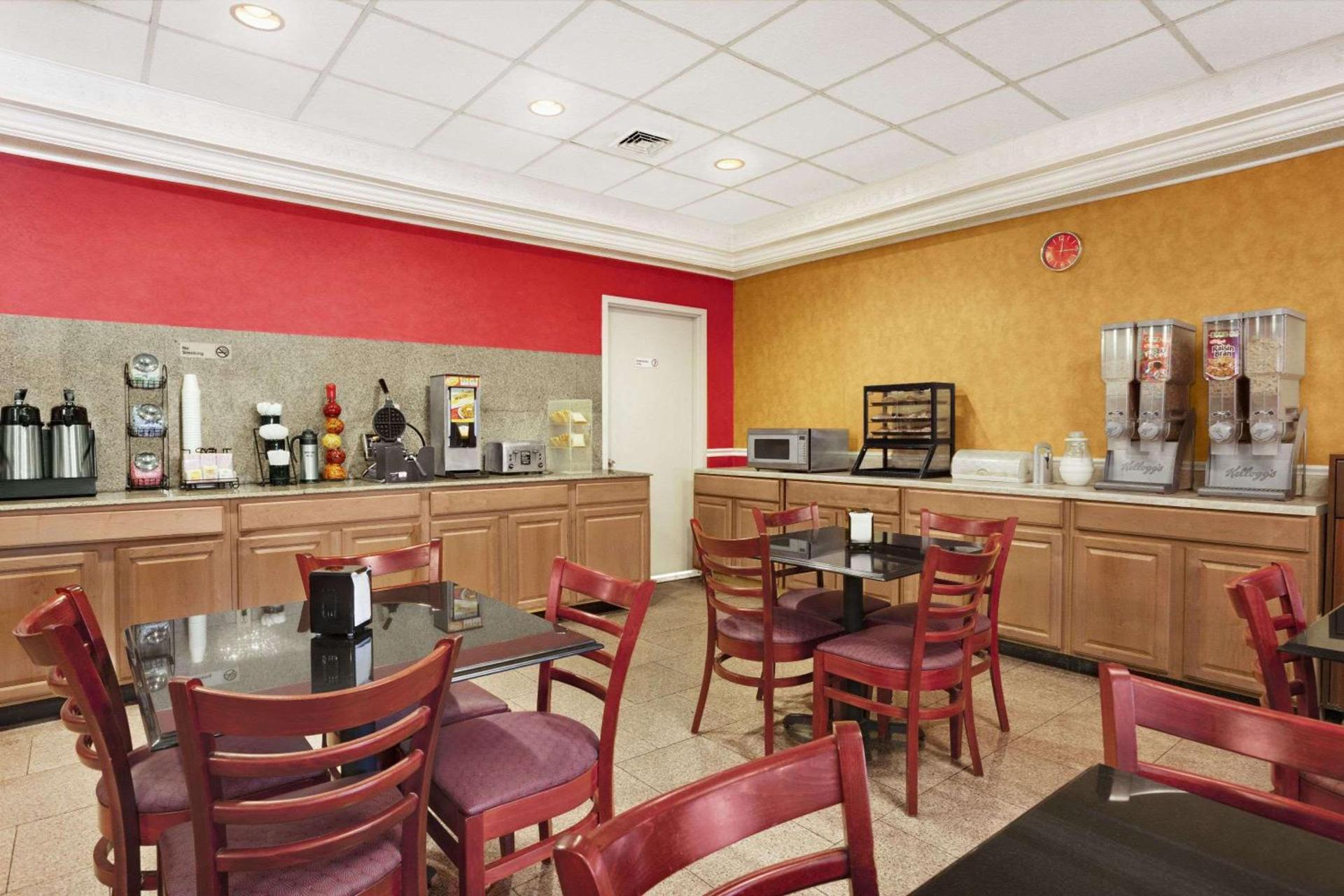 Ramada by Wyndham East Orange photo 10