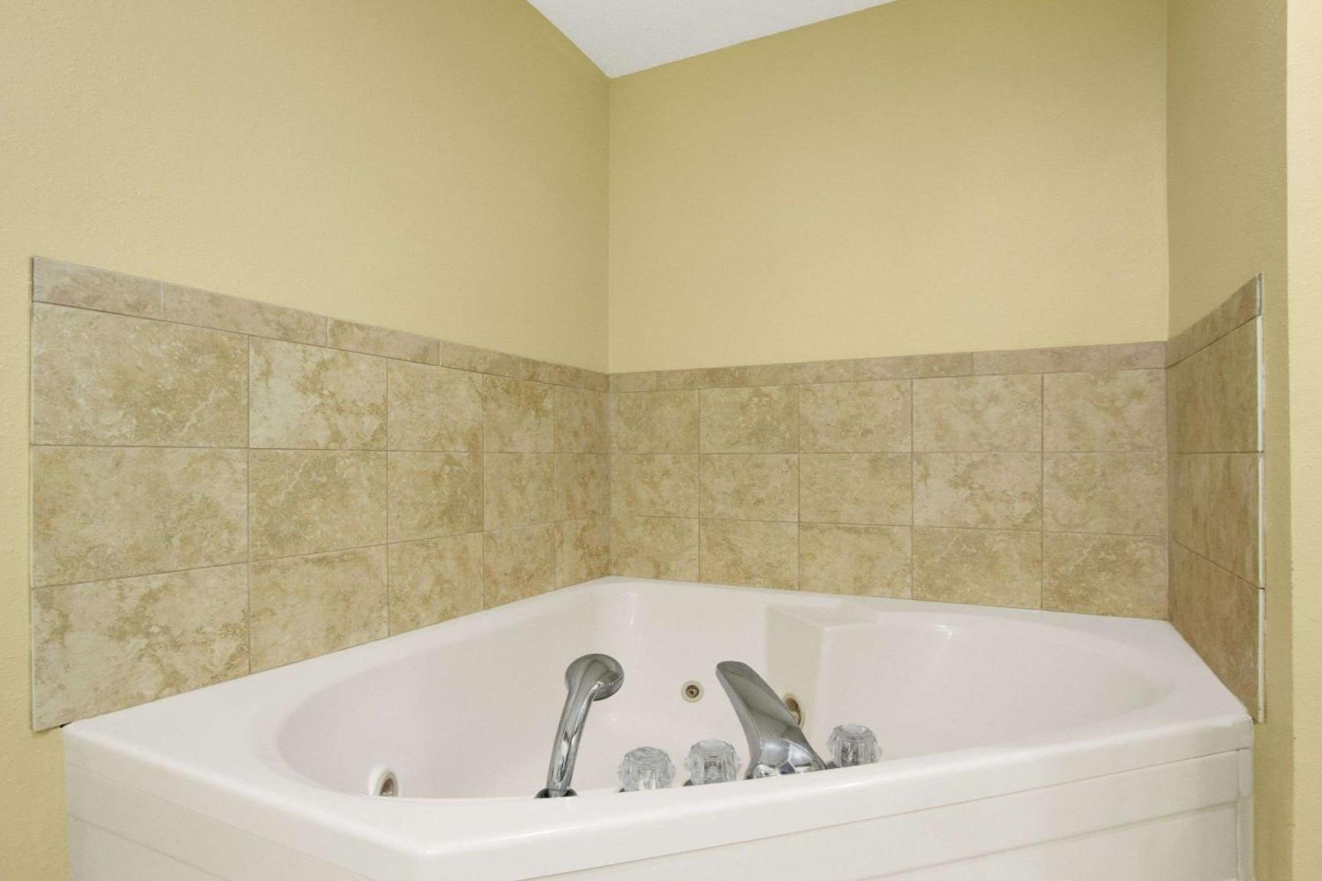 Ramada Limited - Columbia photo 16