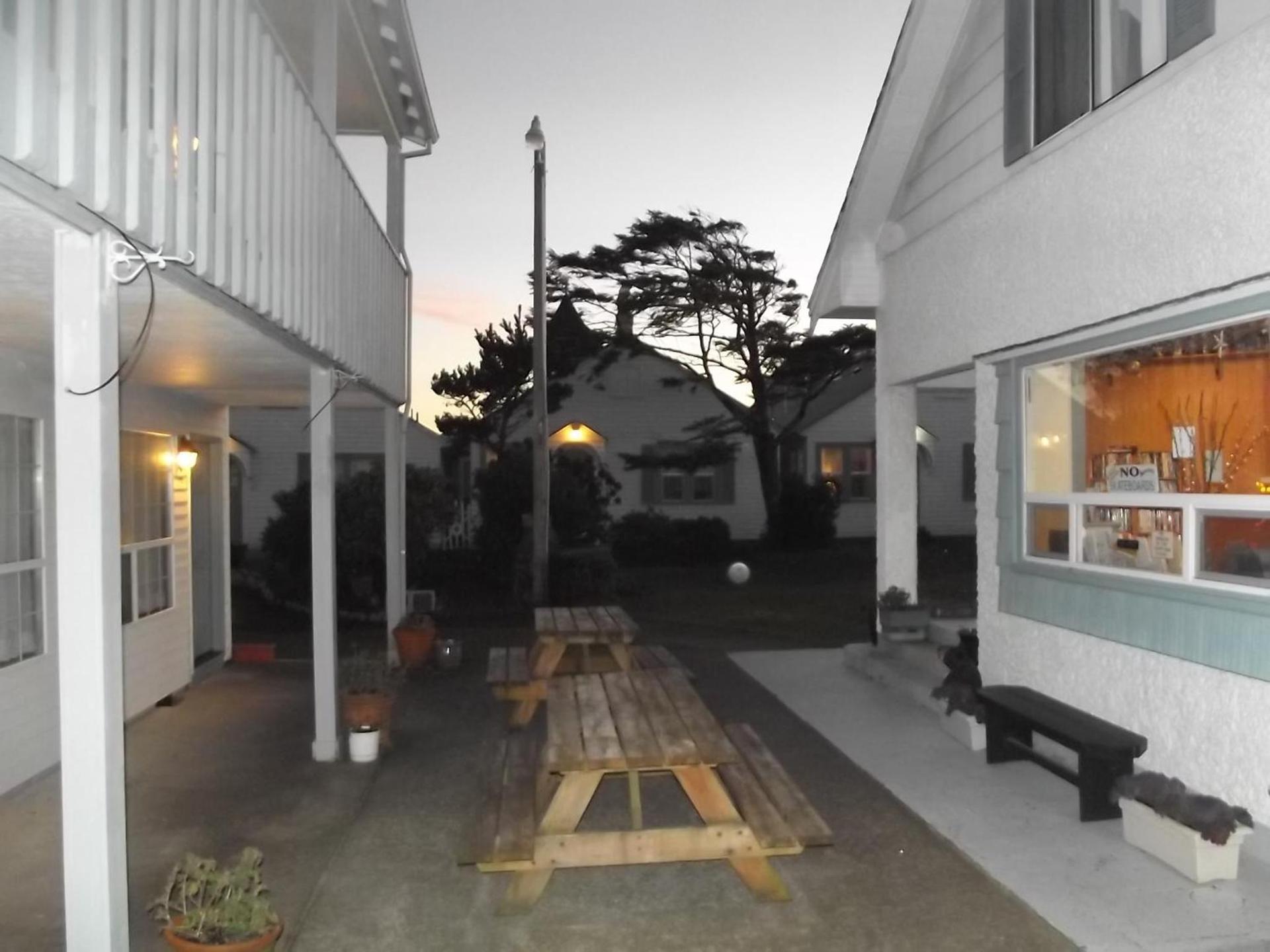 Hillcrest Inn photo 32