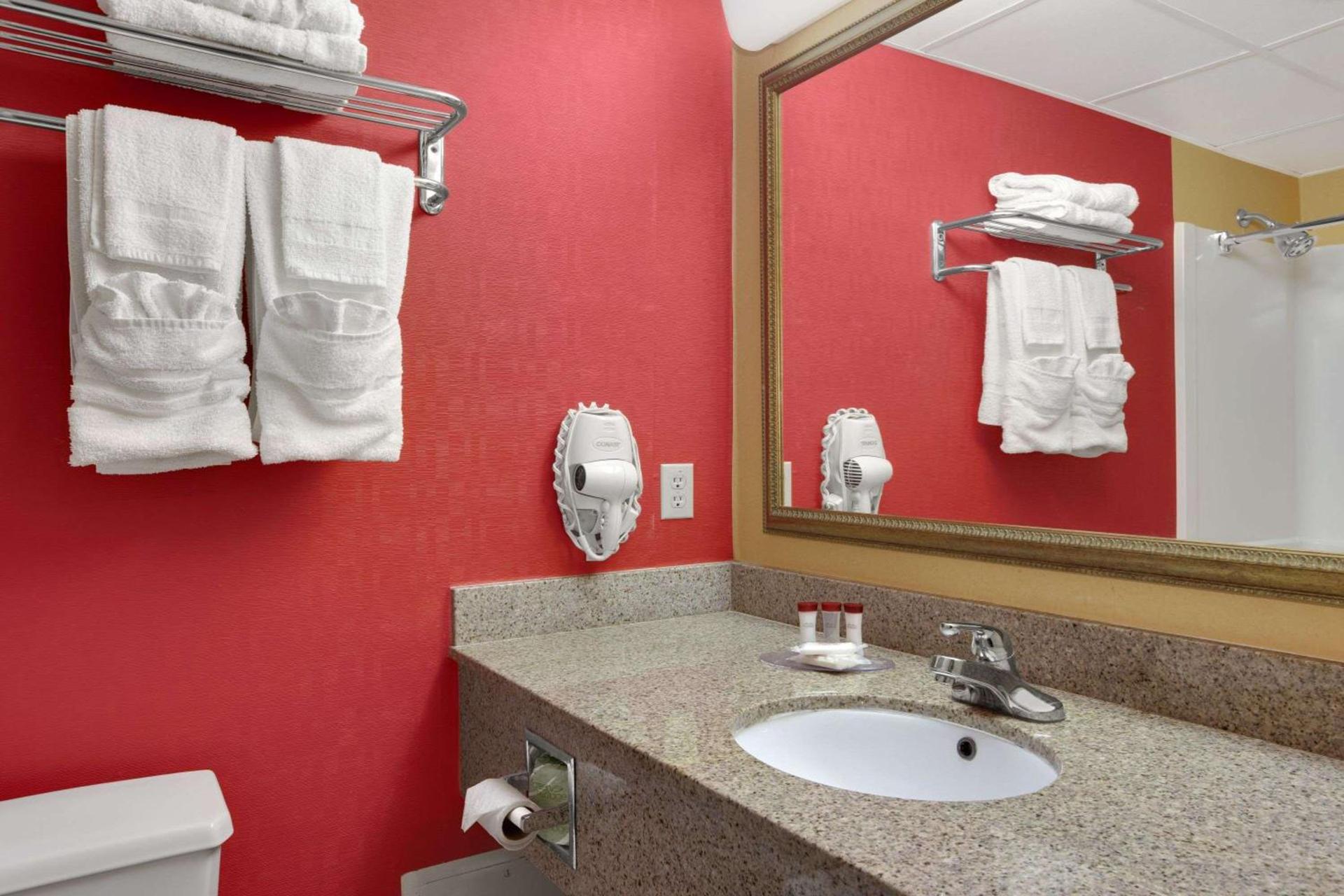 Ramada by Wyndham East Orange photo 6