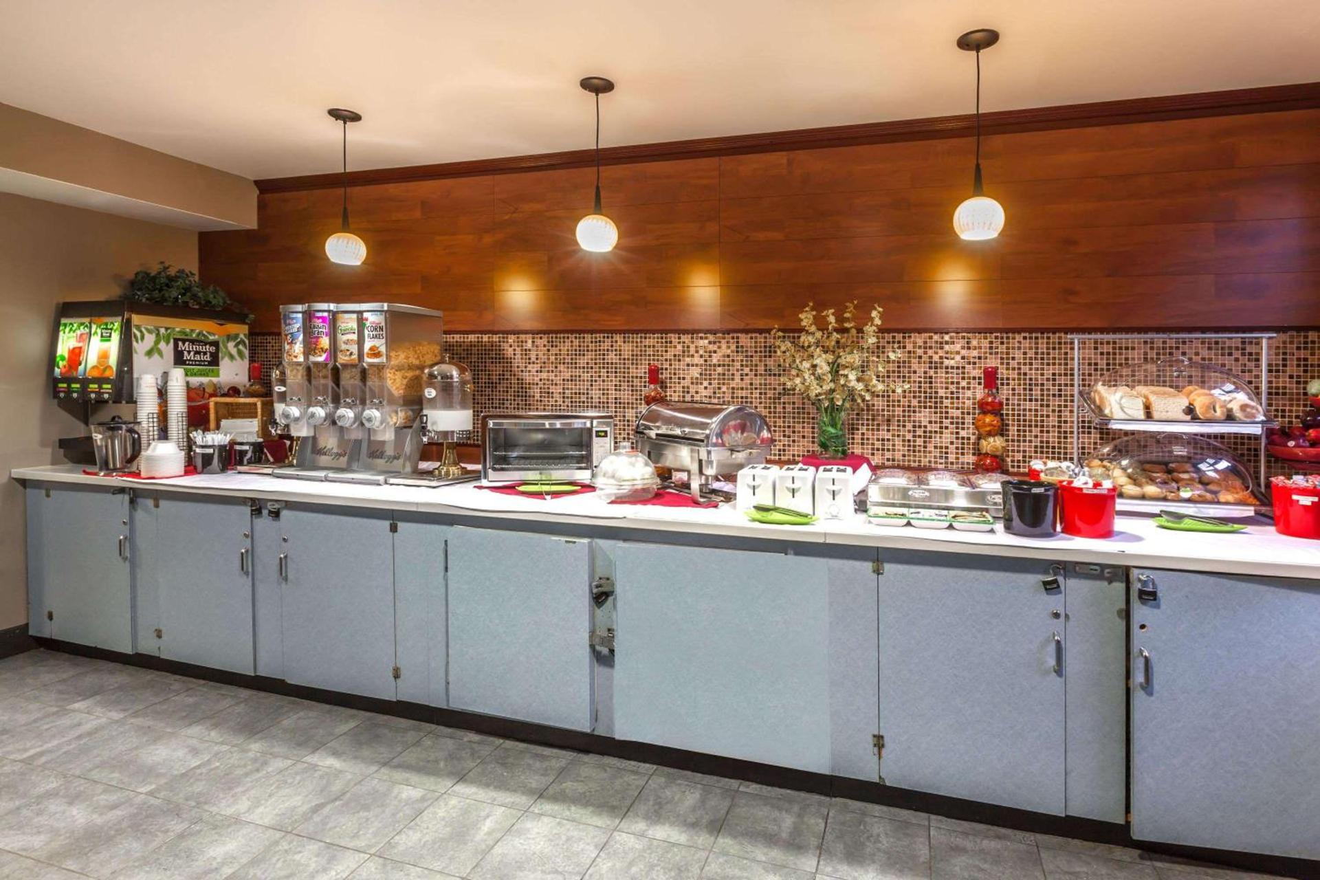 Ramada by Wyndham Jersey City photo 21