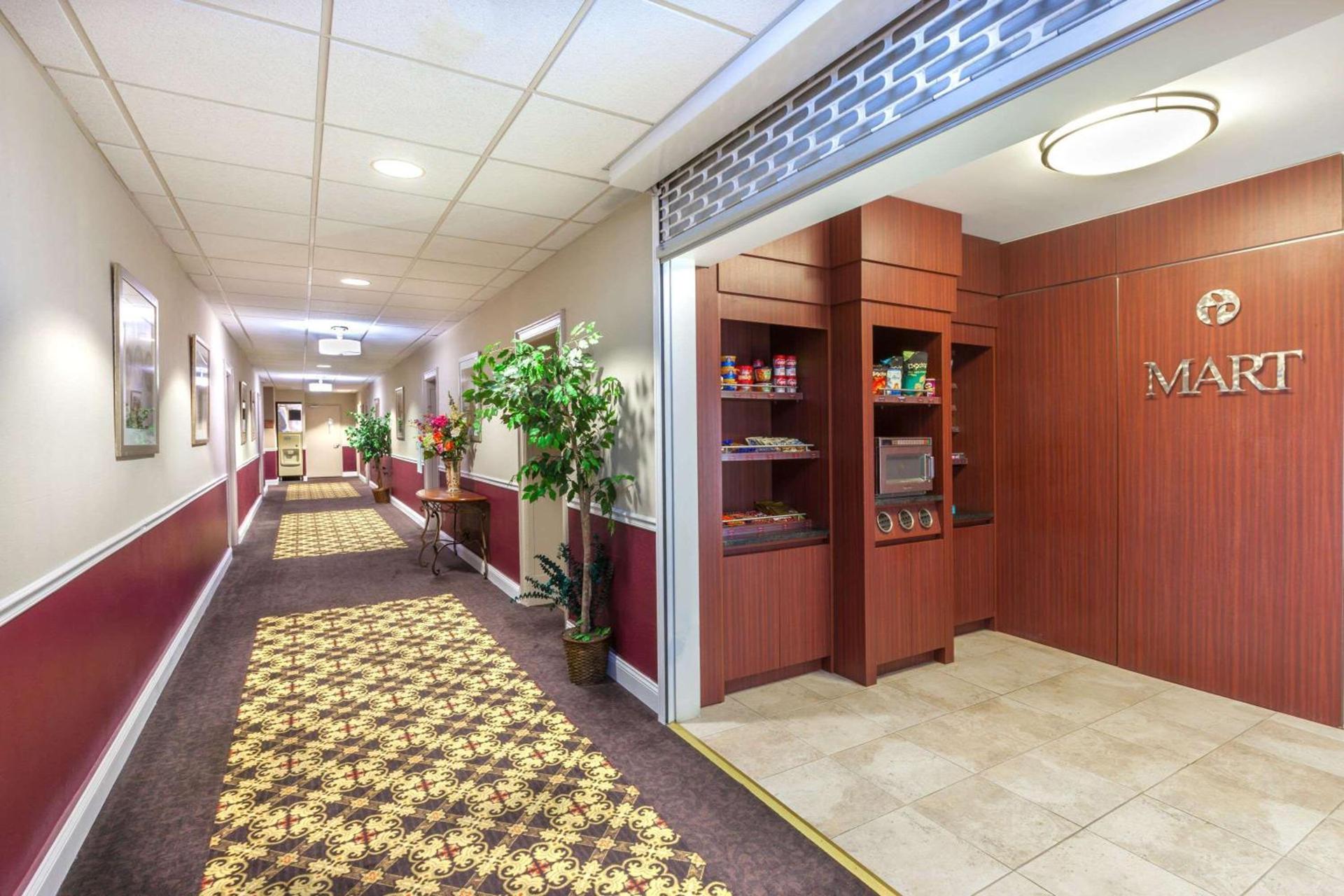 Ramada by Wyndham Jersey City photo 19