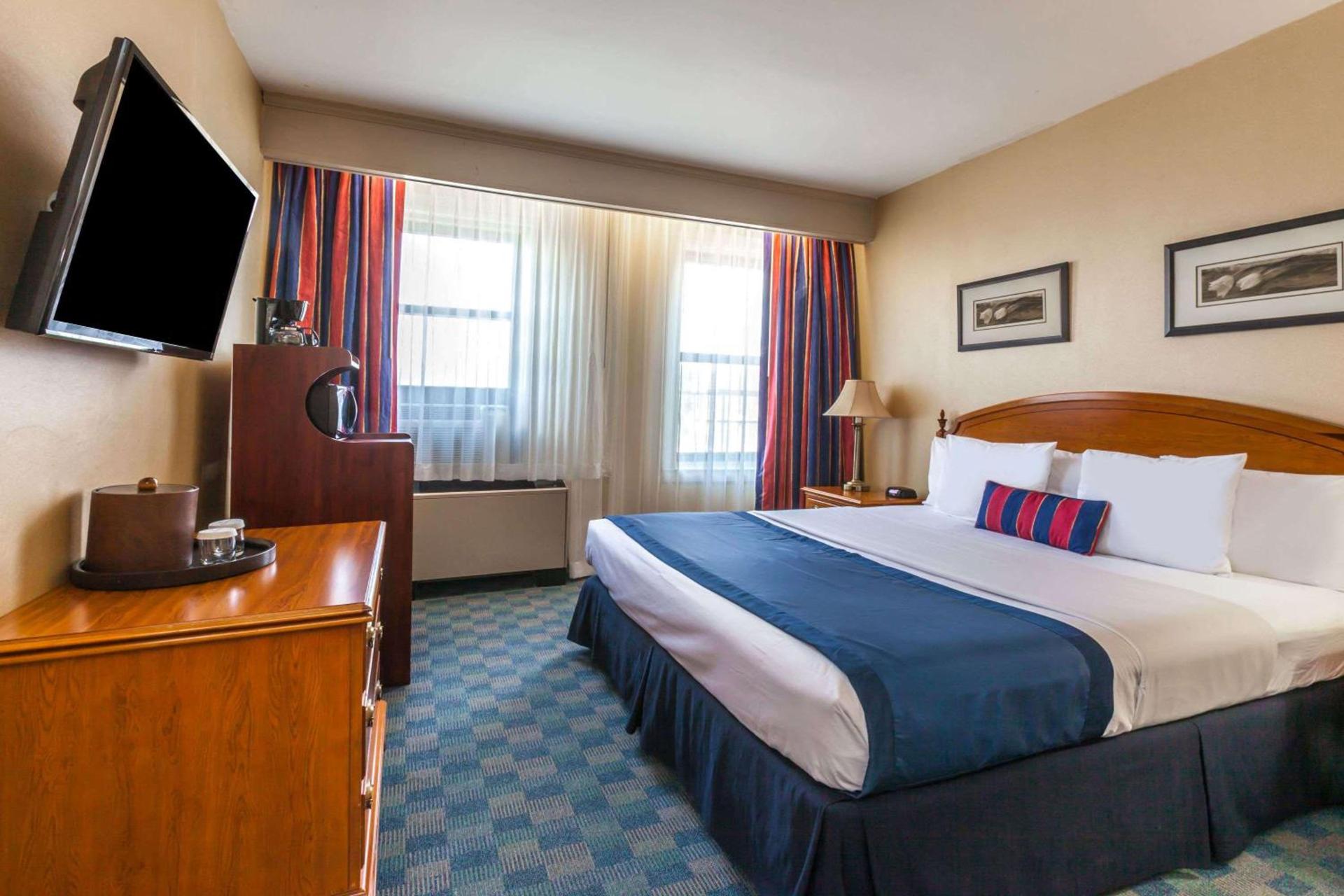 Ramada by Wyndham Jersey City photo 18
