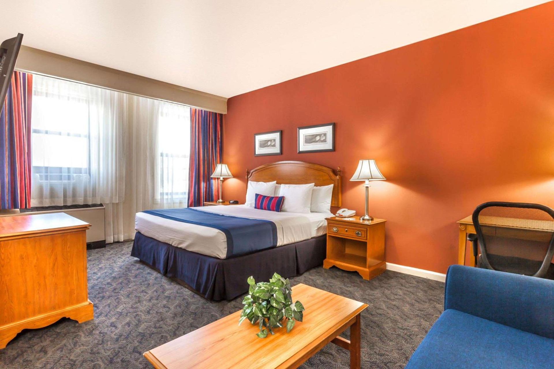 Ramada by Wyndham Jersey City photo 17