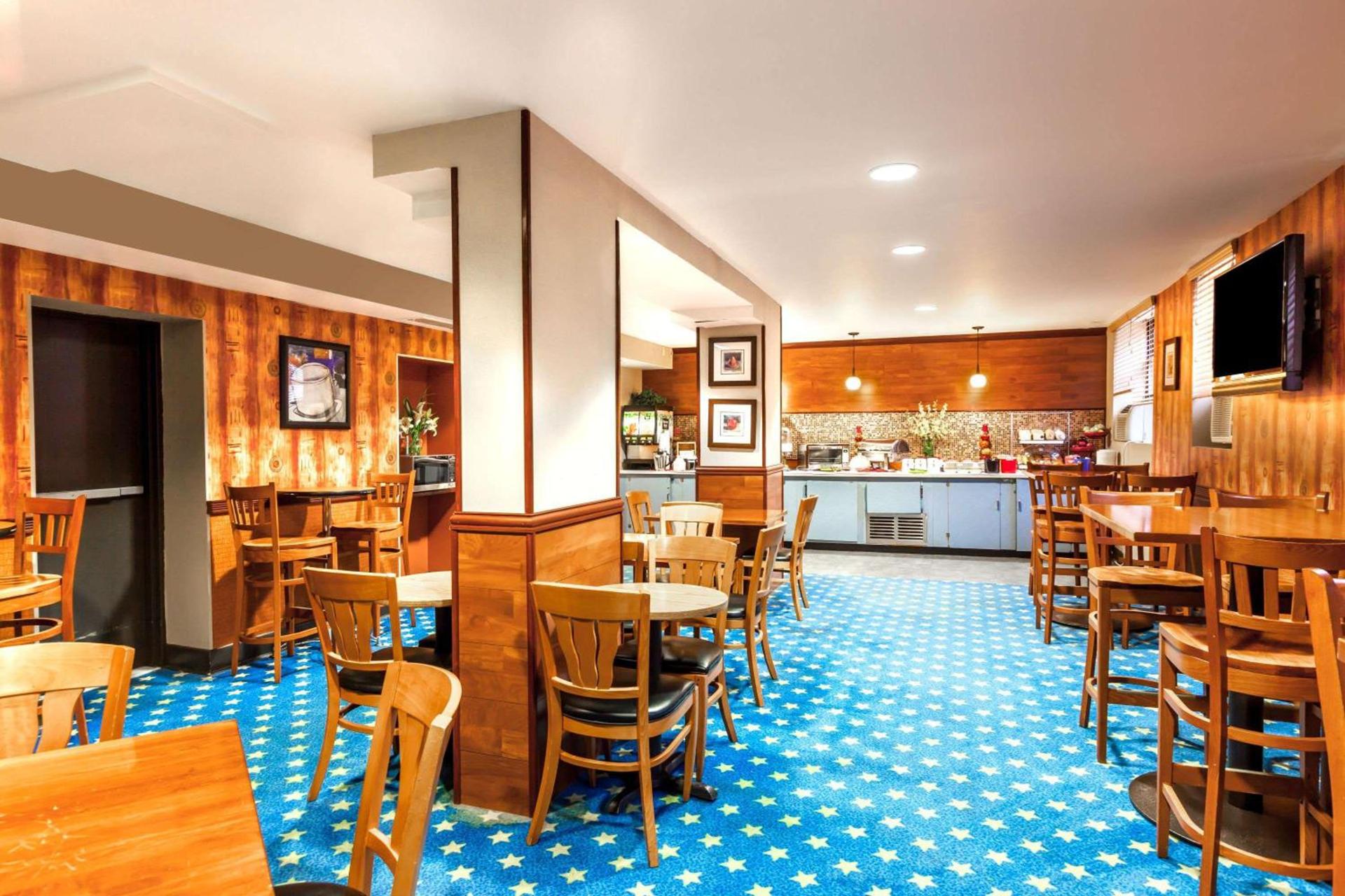 Ramada by Wyndham Jersey City photo 13