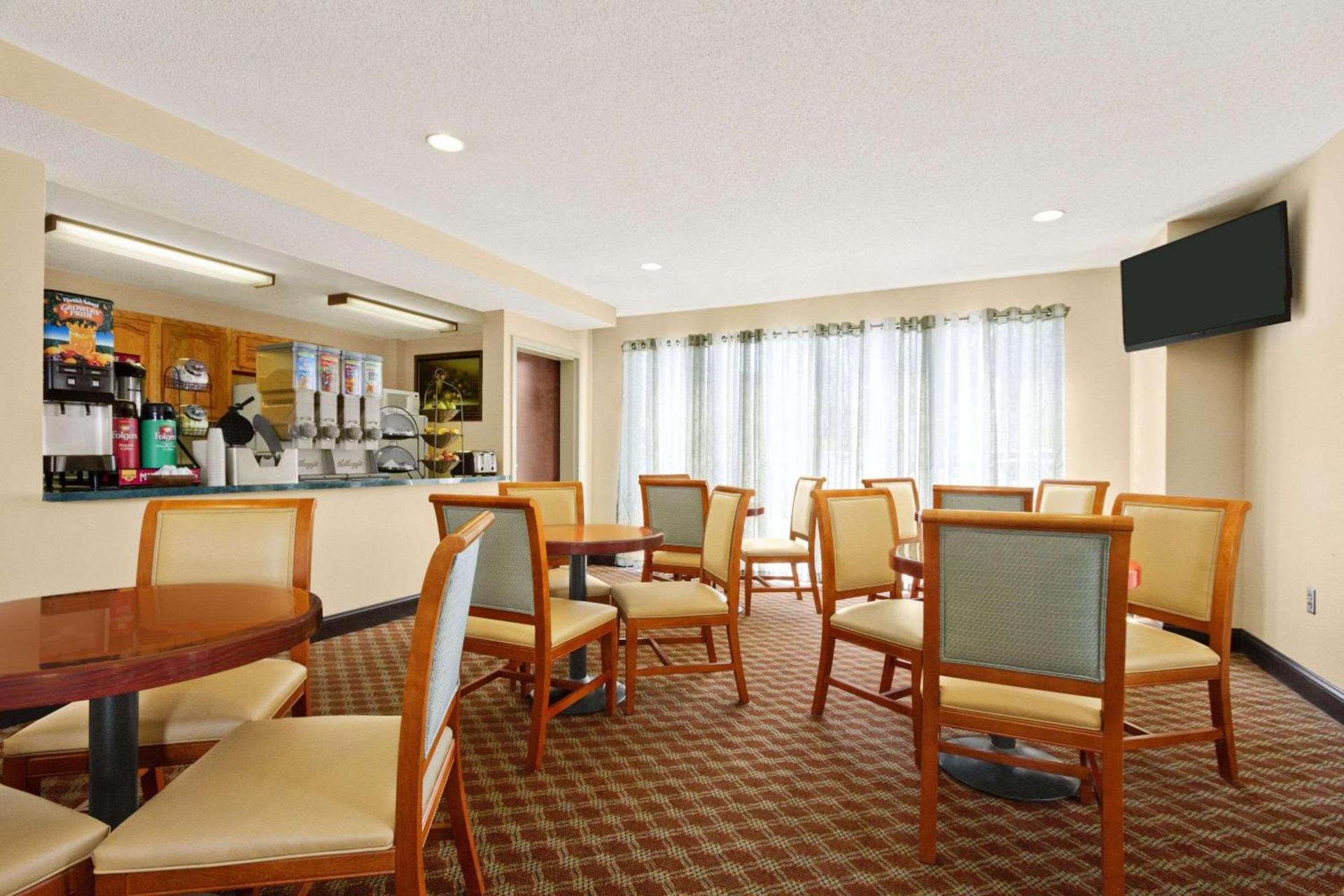 Ramada Limited - Columbia photo 21