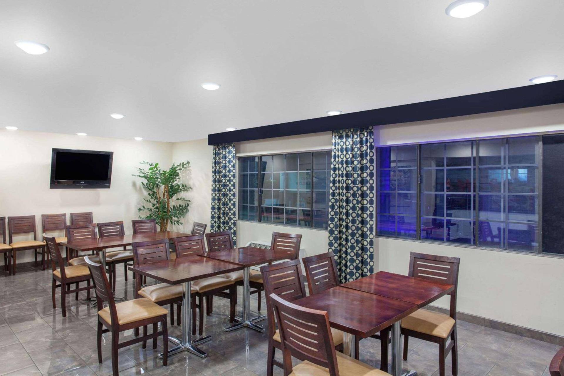 Ramada by Wyndham Culver City photo 24