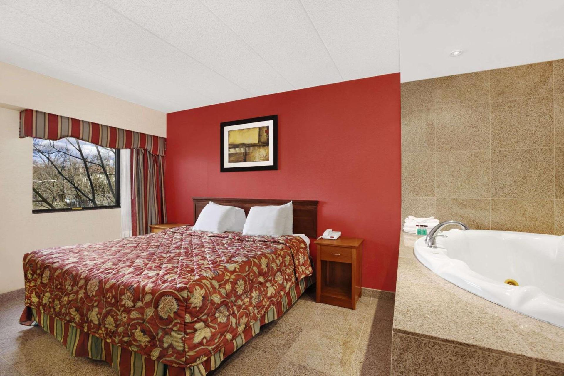 Ramada by Wyndham East Orange photo 7