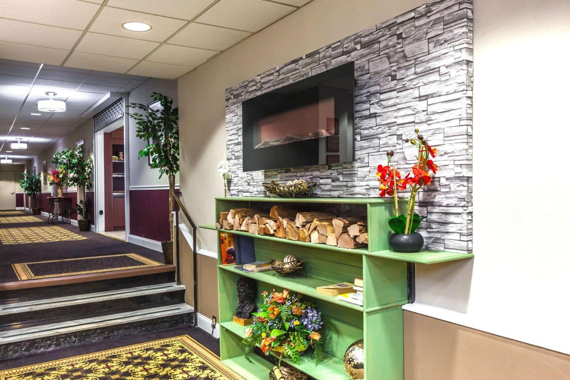 Ramada by Wyndham Jersey City photo 11