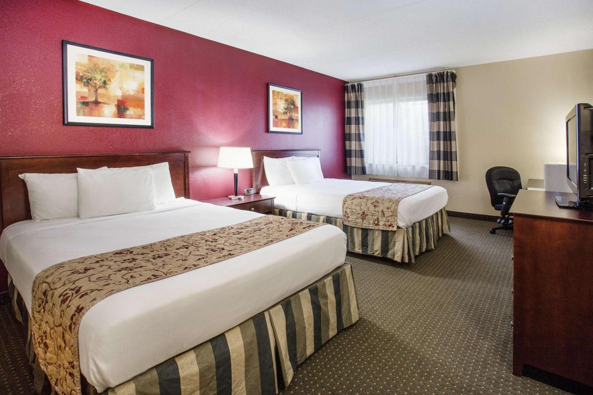 Ramada by Wyndham Bettendorf photo 46
