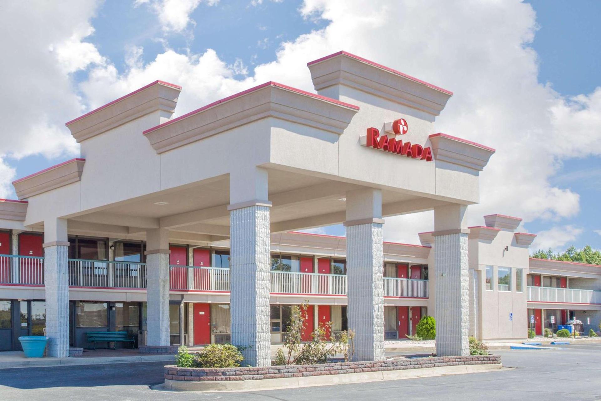 Ramada by Wyndham Edgewood Hotel & Conference Center photo 33