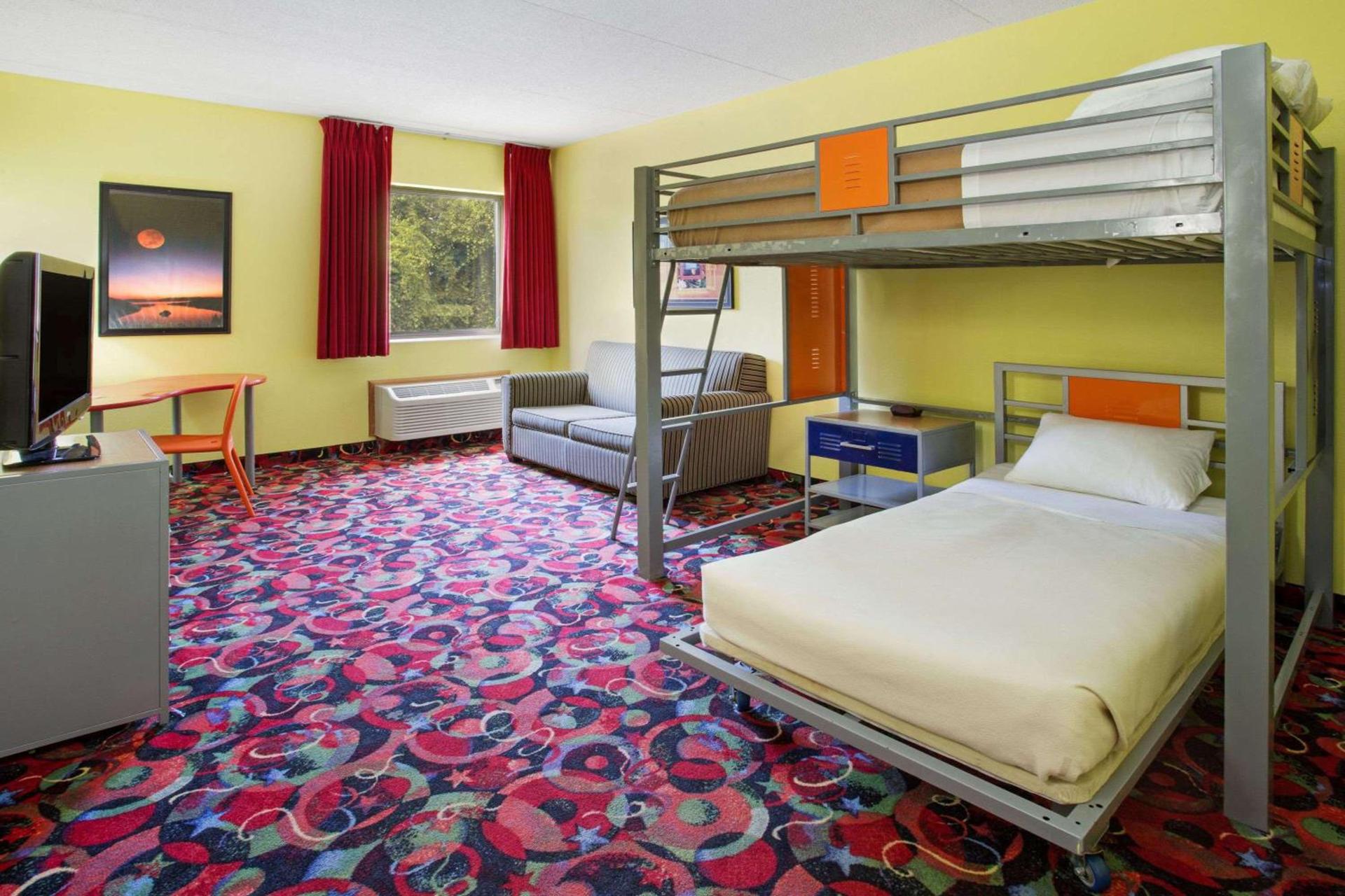 Ramada by Wyndham Bettendorf photo 31