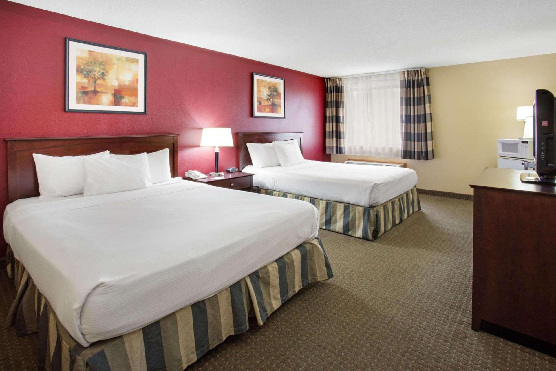 Ramada by Wyndham Bettendorf photo 28