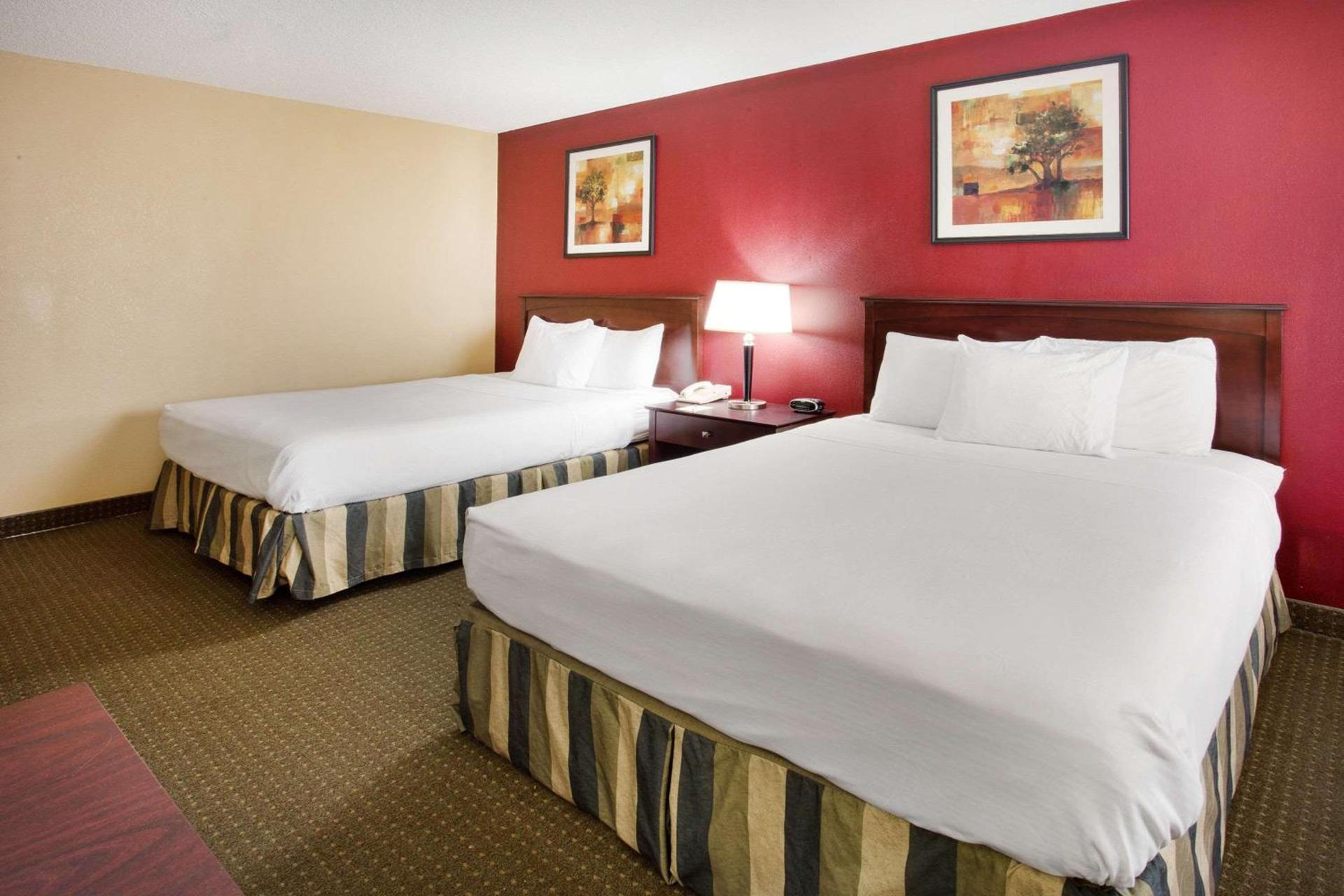 Ramada by Wyndham Bettendorf photo 27
