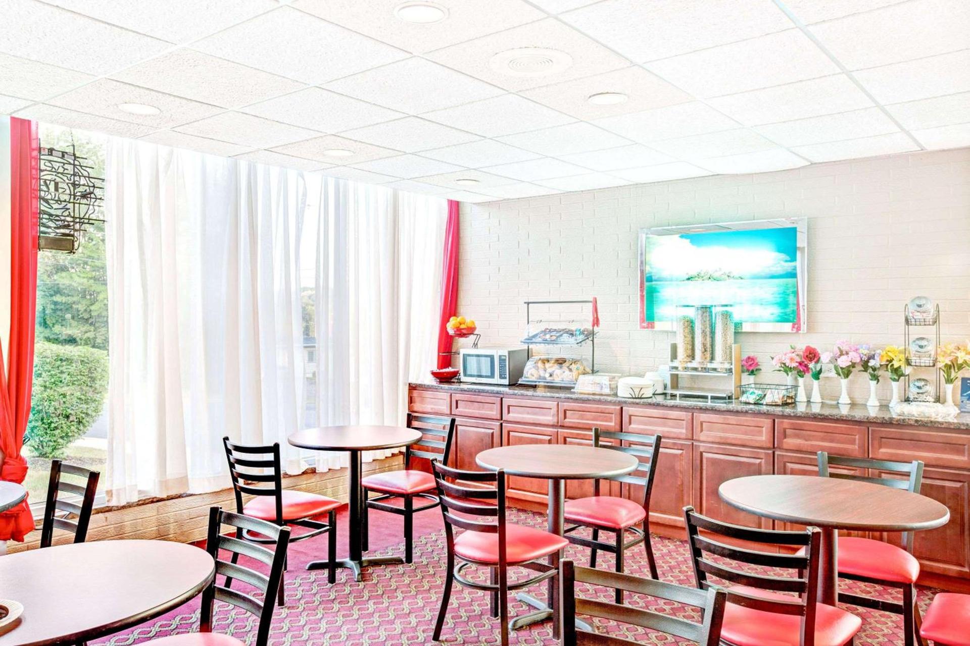 Ramada by Wyndham Rockaway photo 24