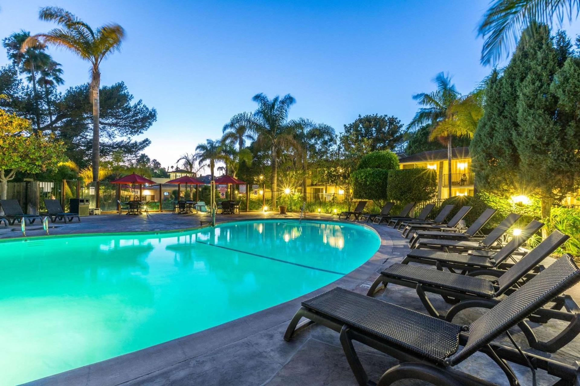 Ramada by Wyndham Santa Barbara photo 10
