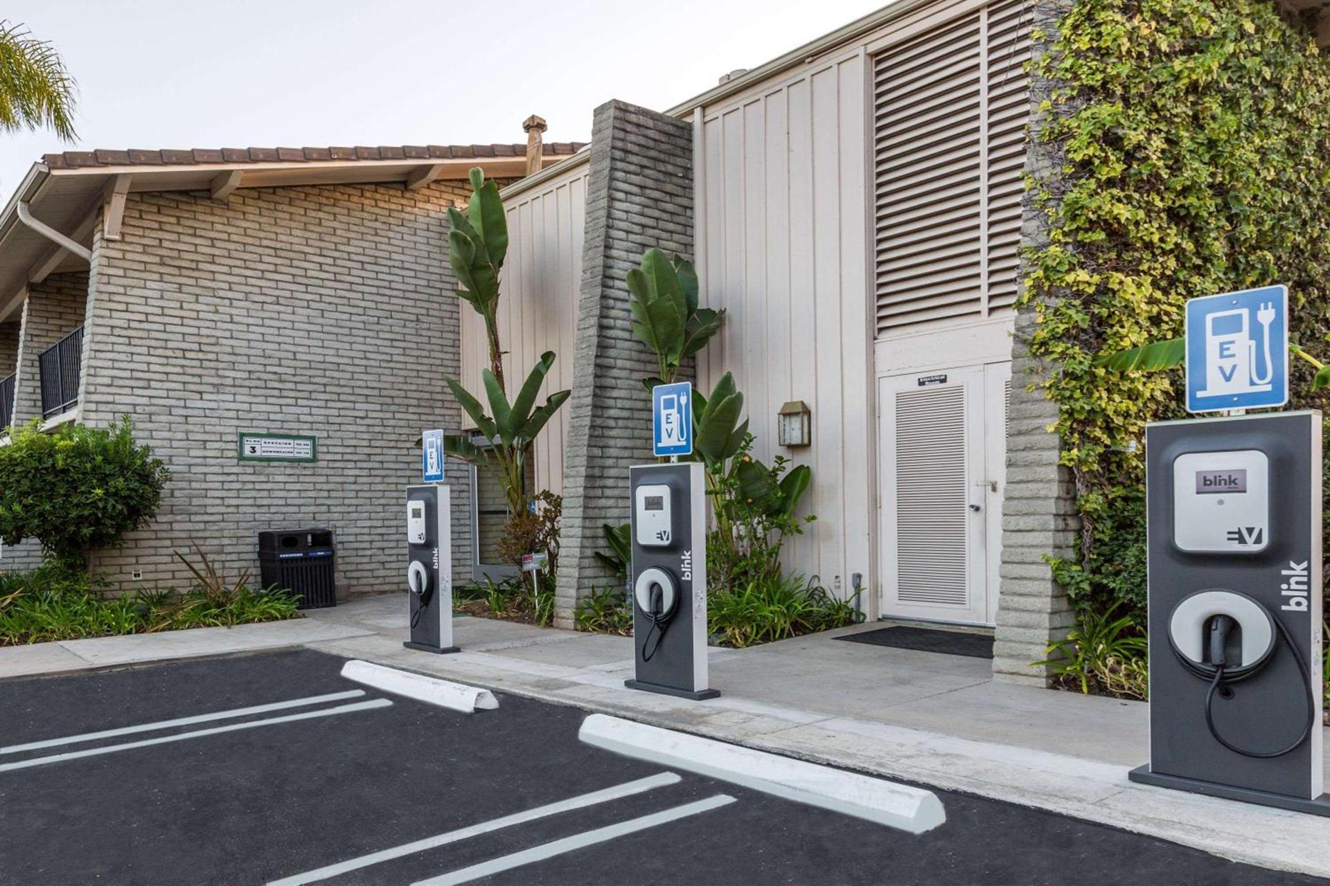 Ramada by Wyndham Santa Barbara photo 4