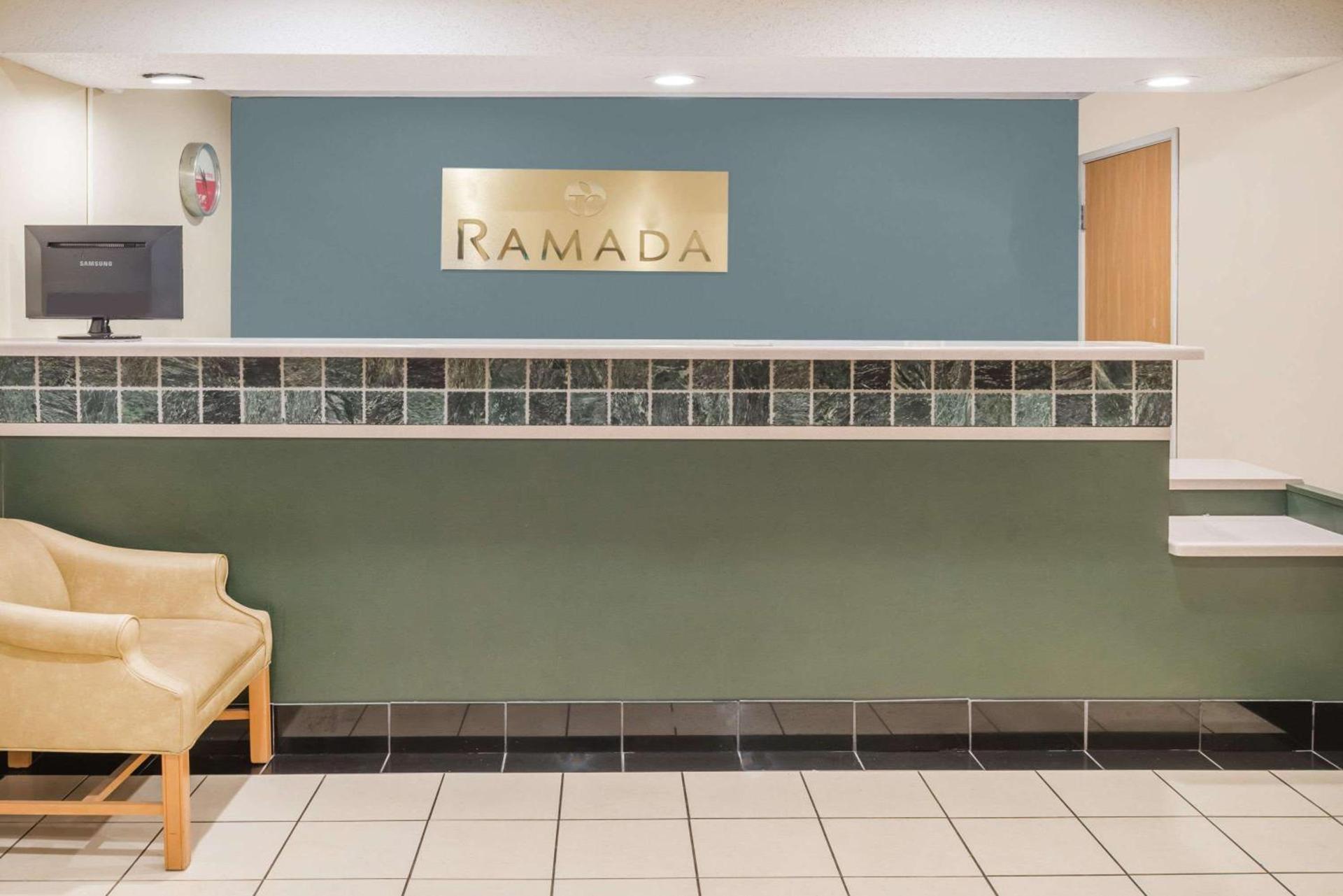 Ramada by Wyndham Columbia photo 2