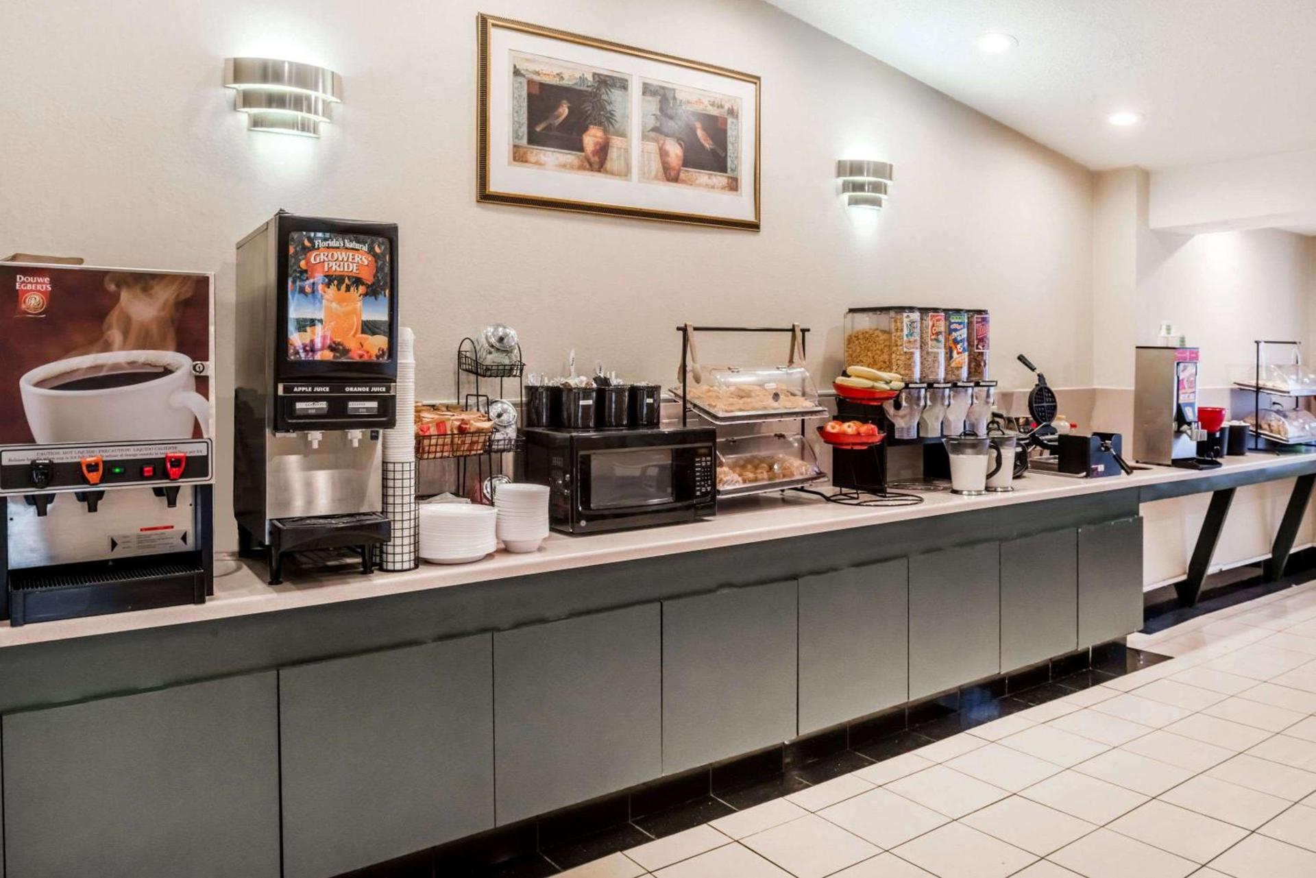 Ramada by Wyndham Columbia photo 26