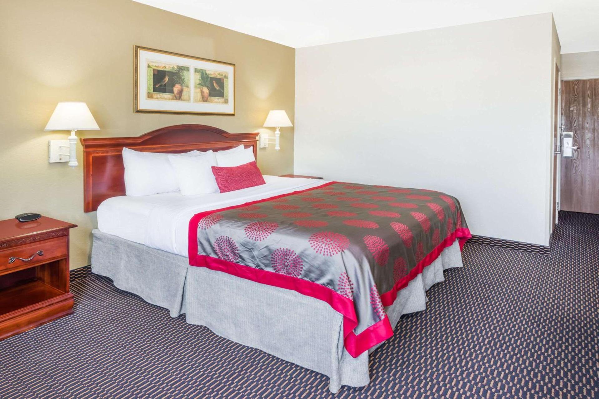 Ramada by Wyndham Columbia photo 6