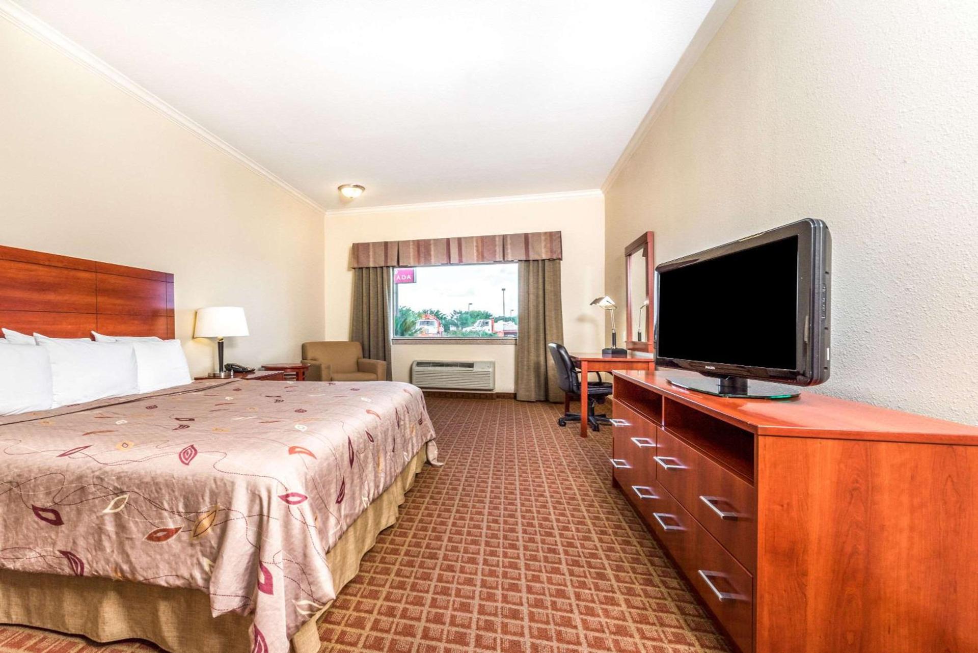 Ramada by Wyndham College Station photo 6