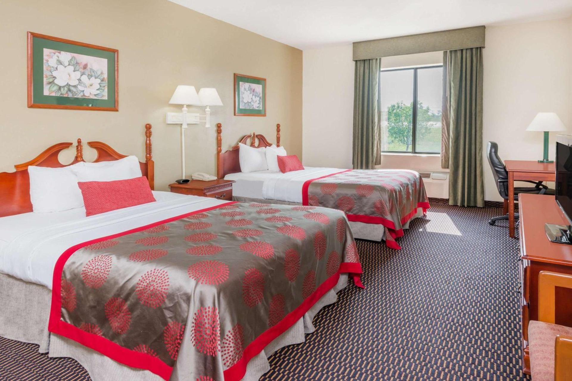 Ramada by Wyndham Columbia photo 12
