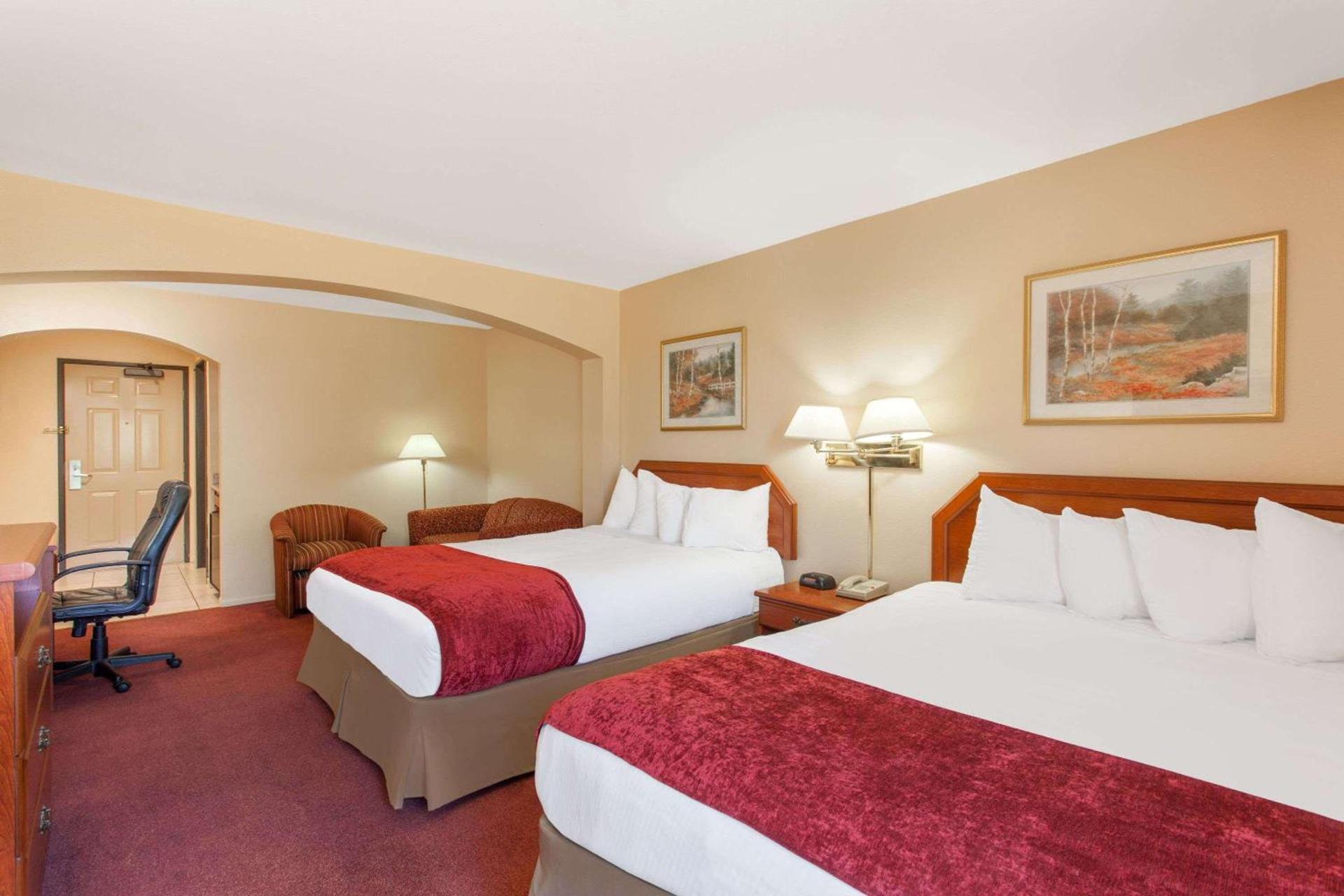 Ramada by Wyndham Fresno Northwest photo 14