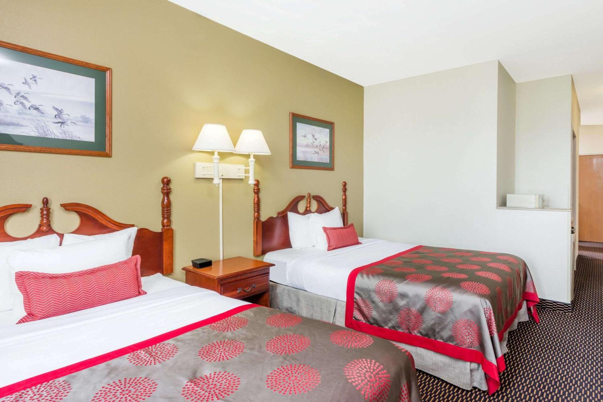 Ramada by Wyndham Columbia photo 5