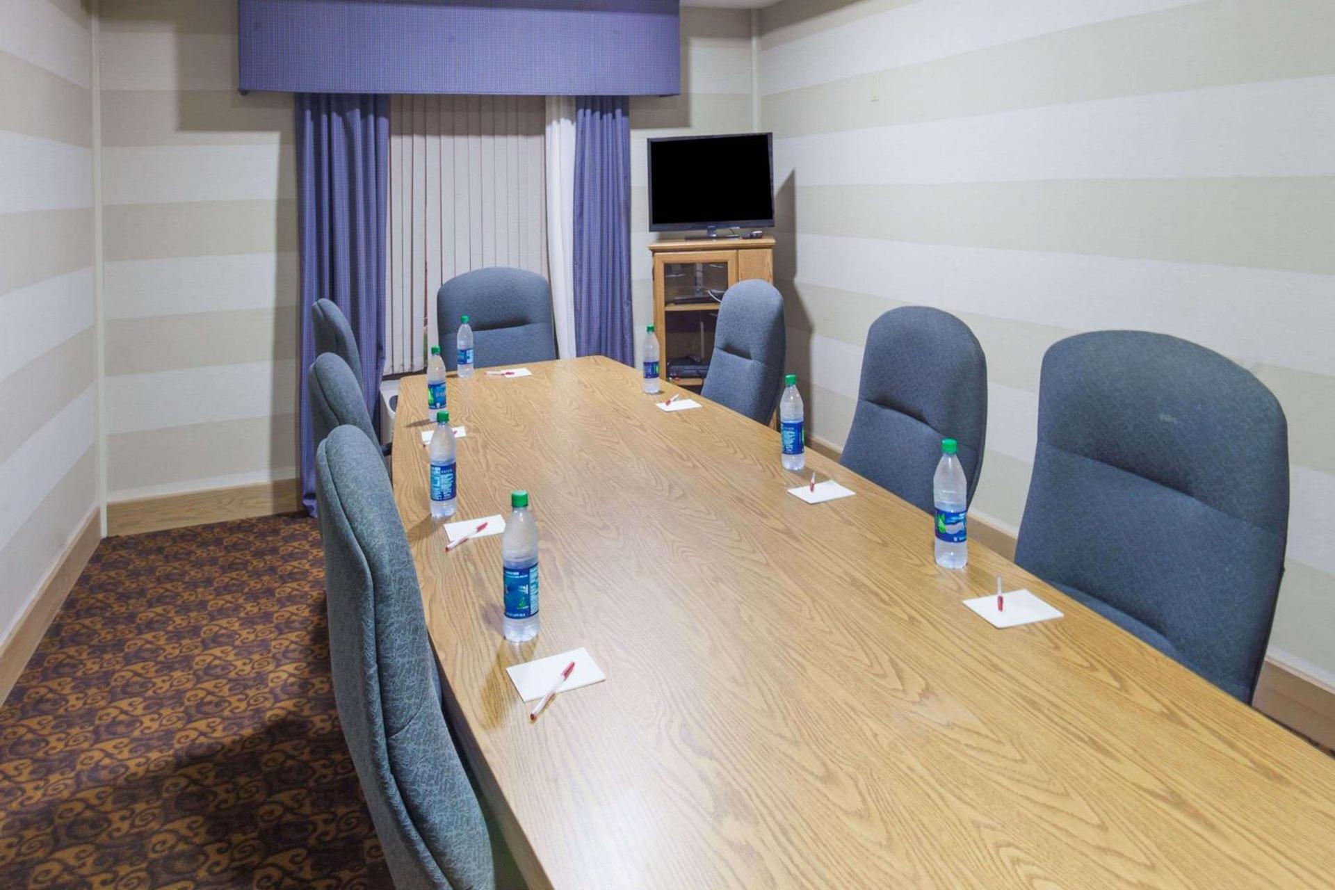 Ramada by Wyndham Lebanon photo 9