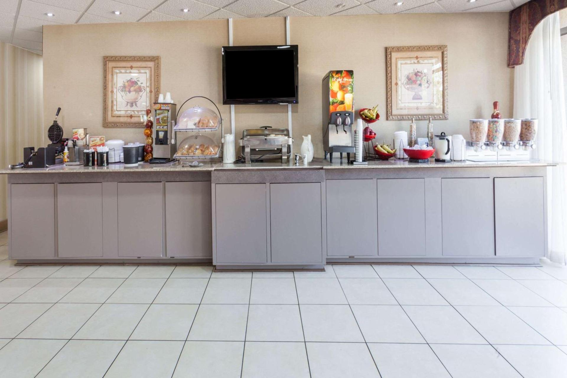 Ramada by Wyndham Lebanon photo 13
