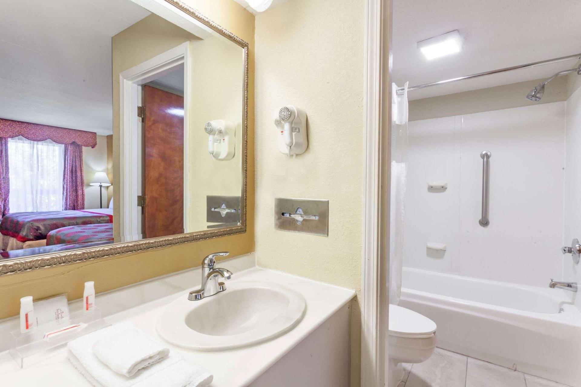 Ramada by Wyndham Lebanon photo 7