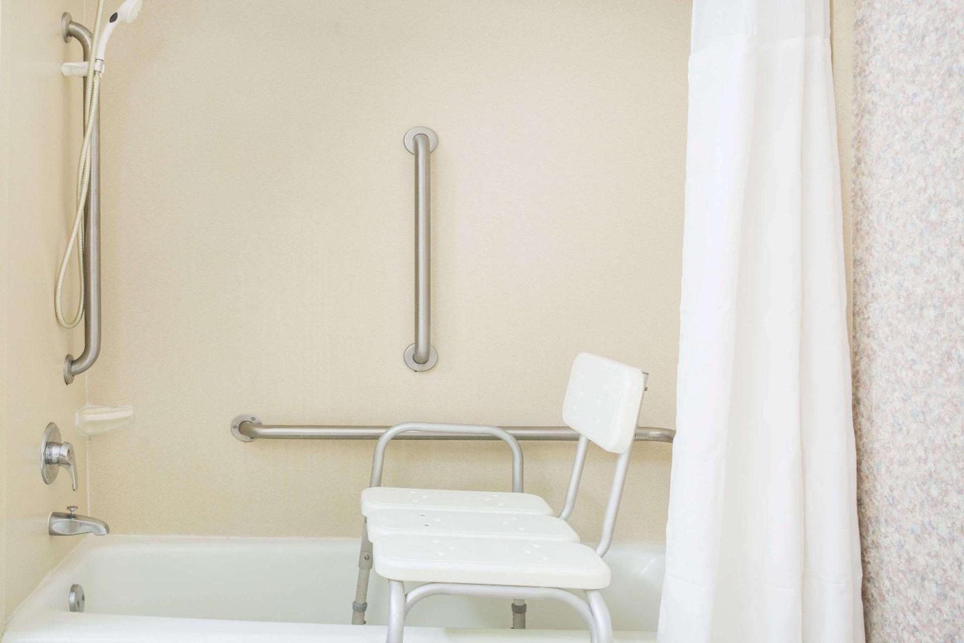 Ramada by Wyndham & Suites Warner Robins photo 5
