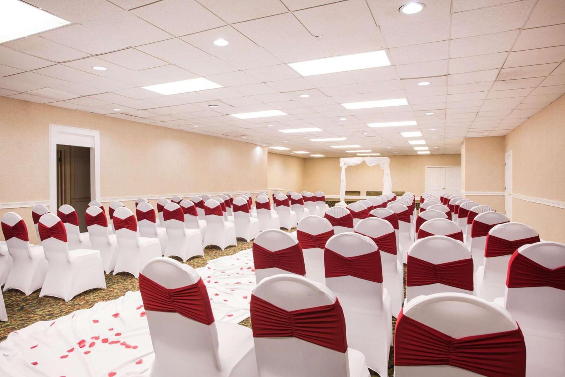 Ramada by Wyndham & Suites Warner Robins photo 10