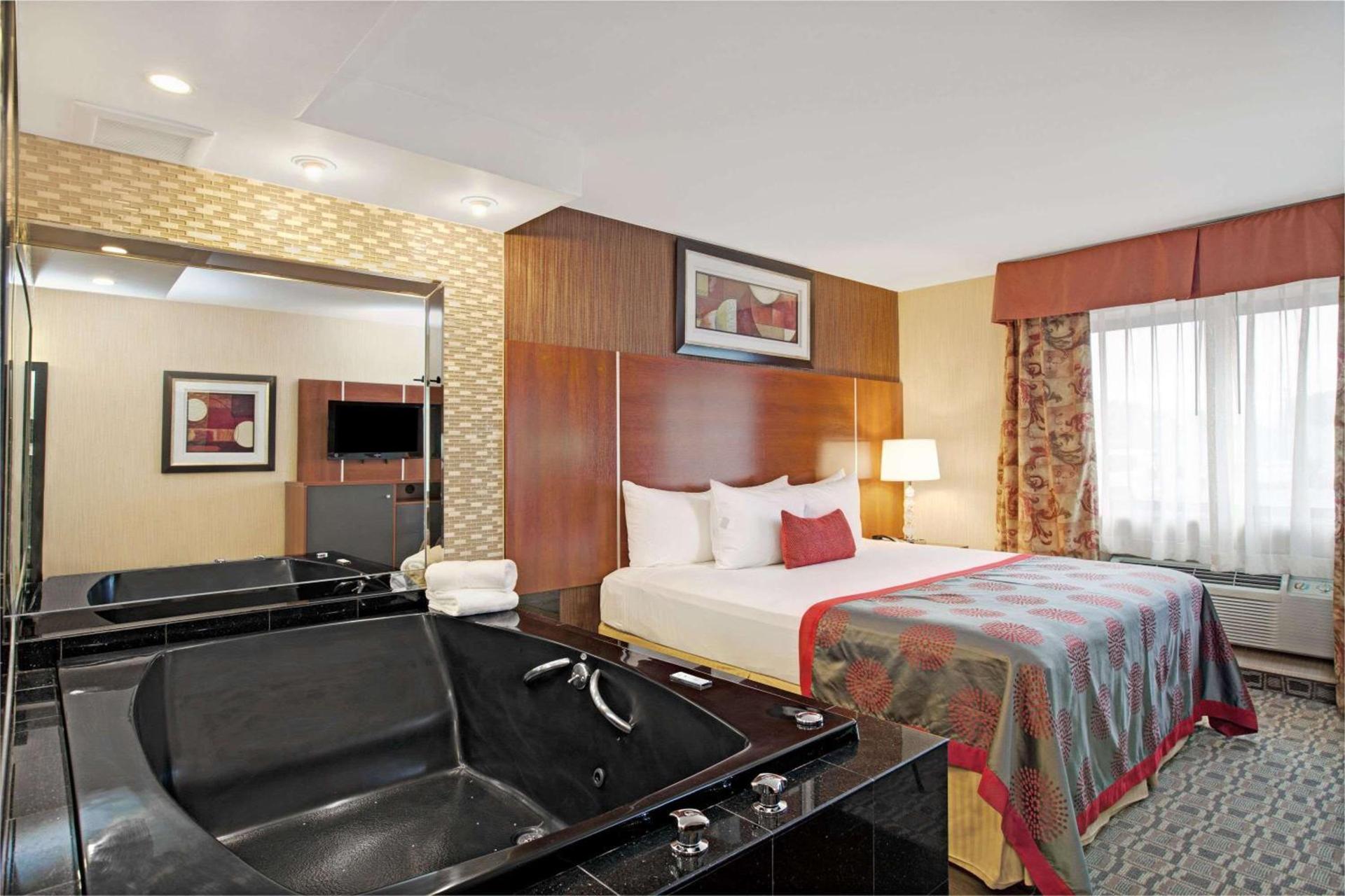 Ramada by Wyndham Staten Island photo 16