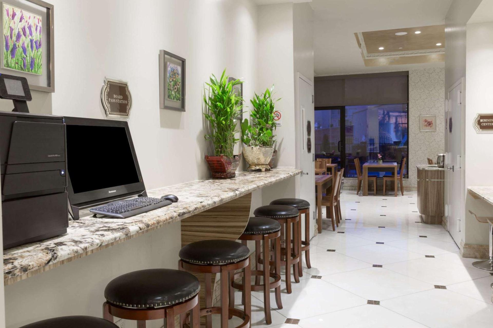 Ramada by Wyndham Flushing Queens photo 16