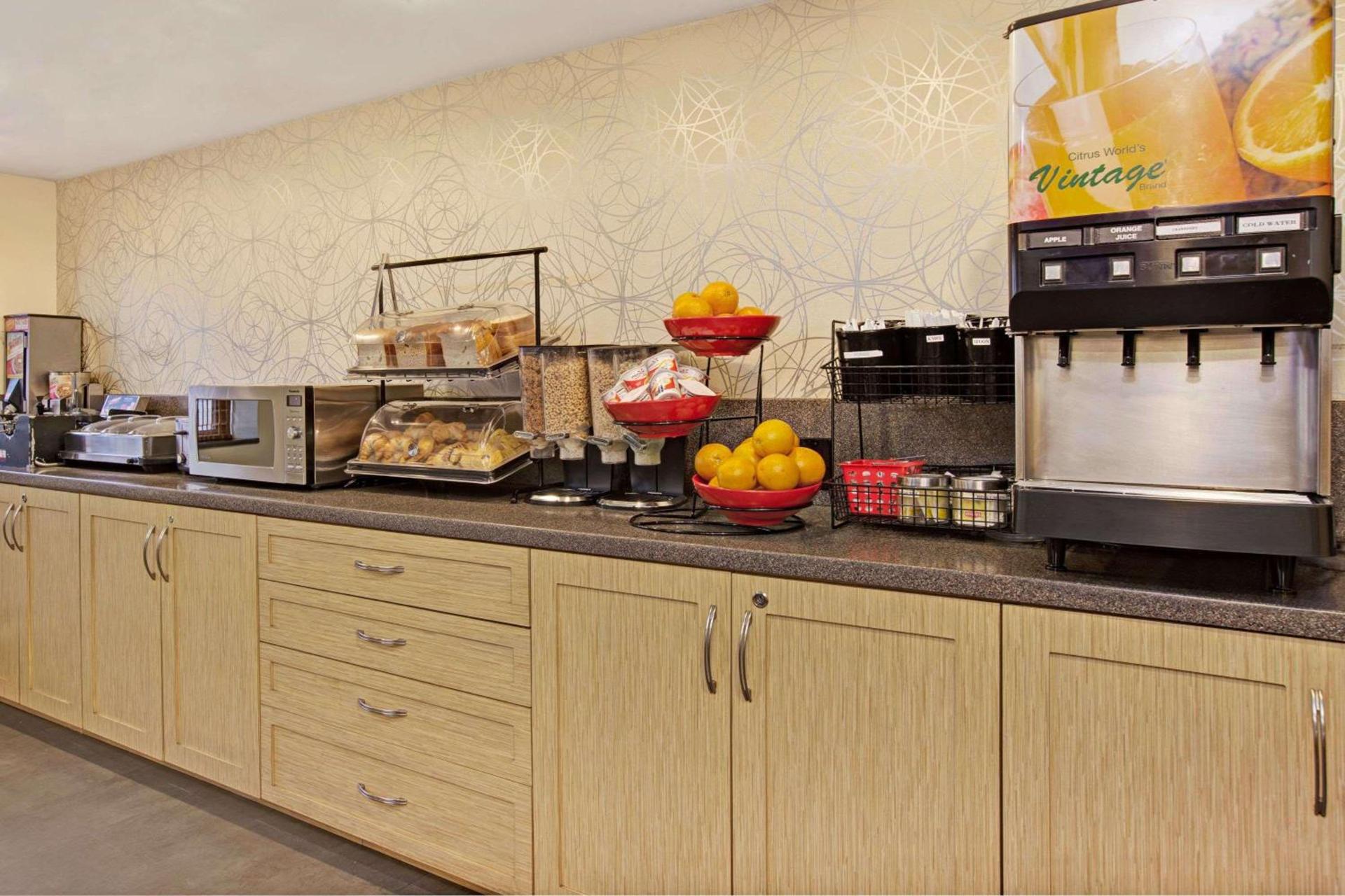 Ramada by Wyndham Staten Island photo 14