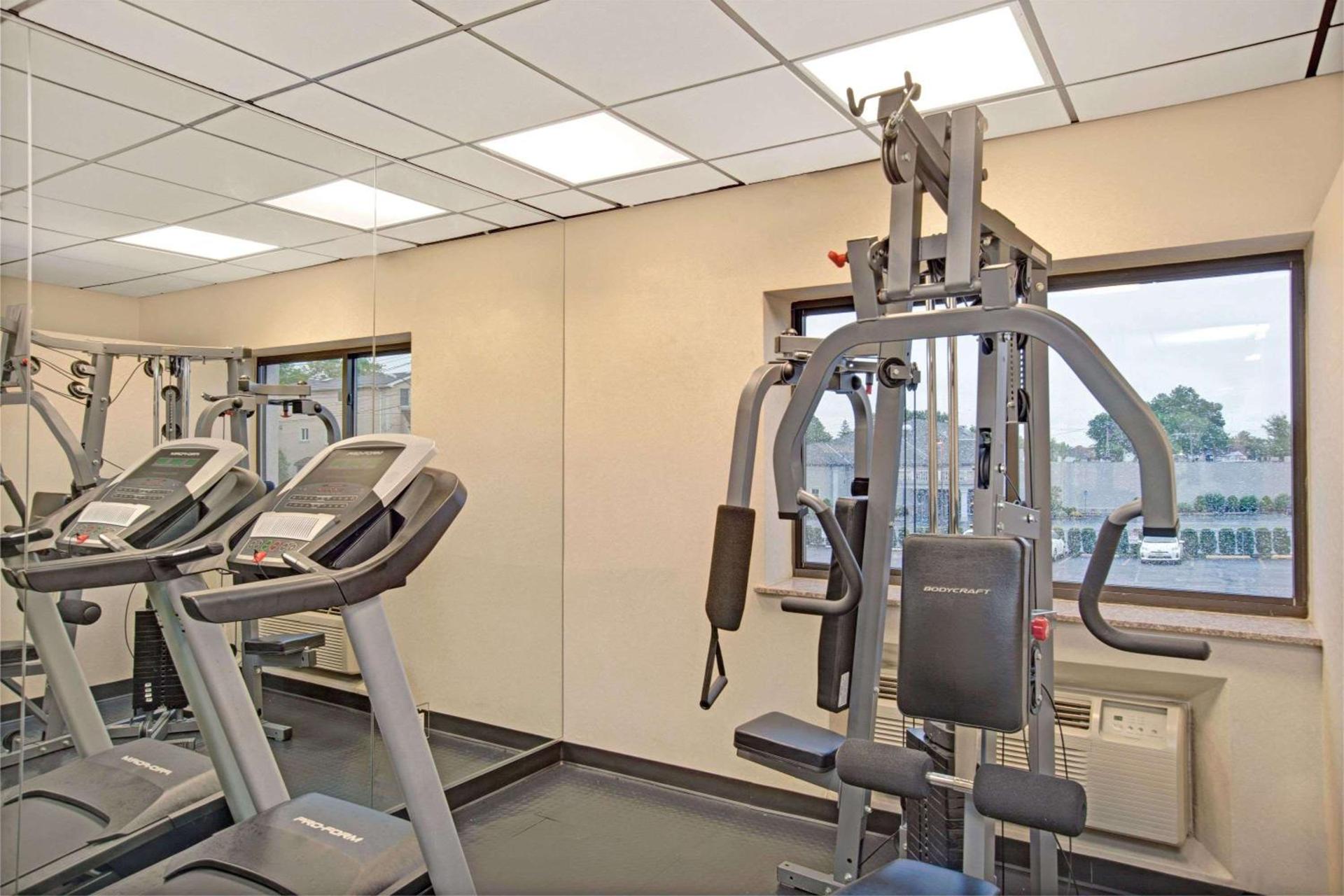 Ramada by Wyndham Staten Island photo 12